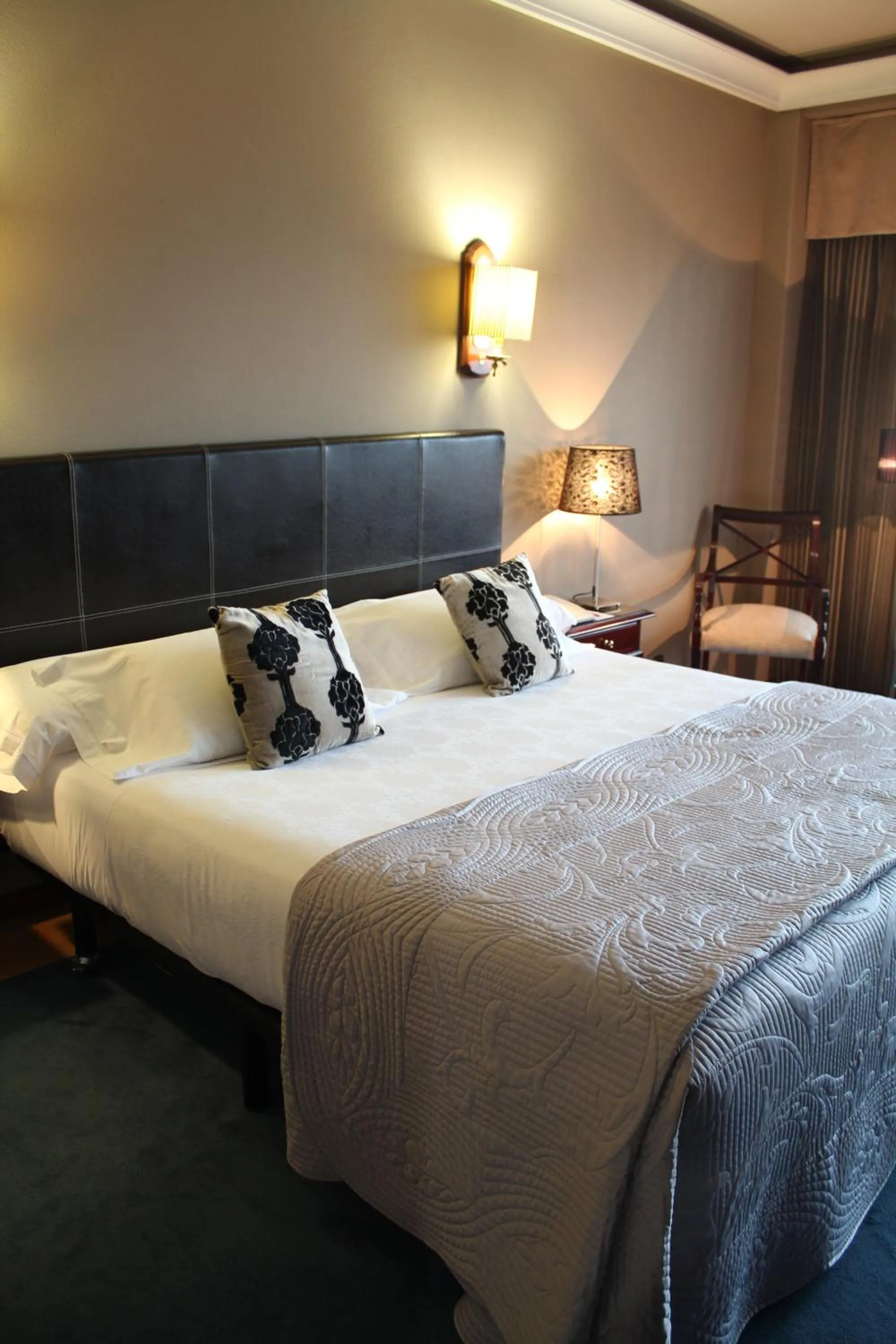 Bedroom, Bed in Hotel Ciudad de Vigo