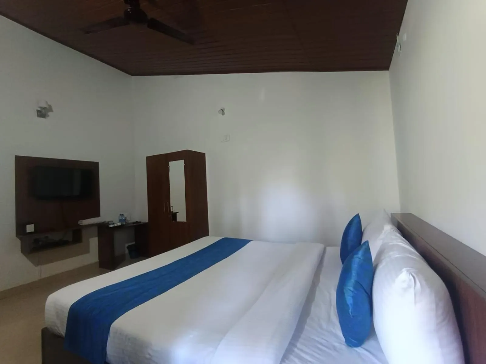 Bed in Jungle Hill Resort Coorg