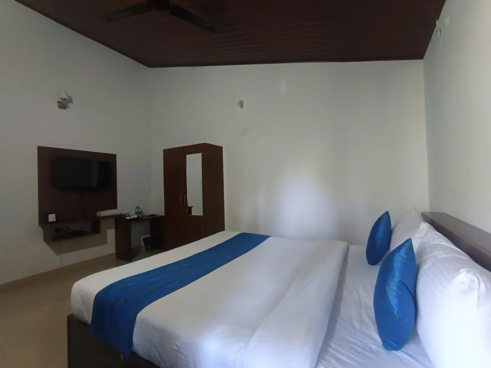 Bed in Jungle Hill Resort Coorg