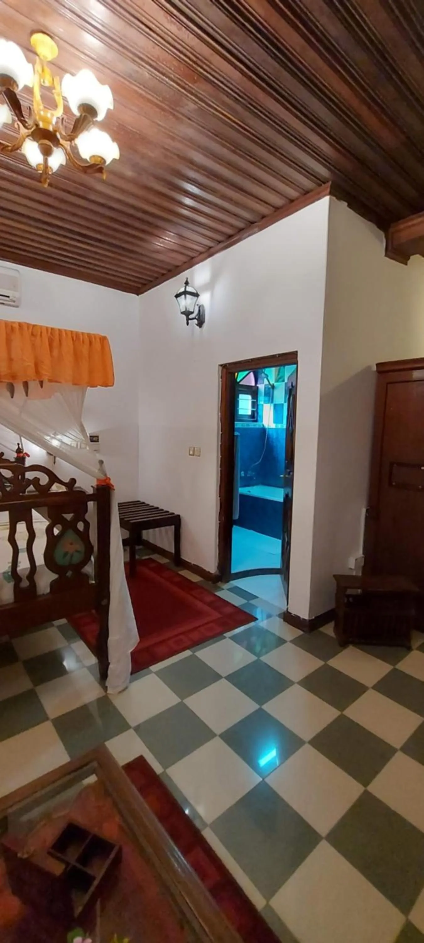 Bath in Horizon Palace