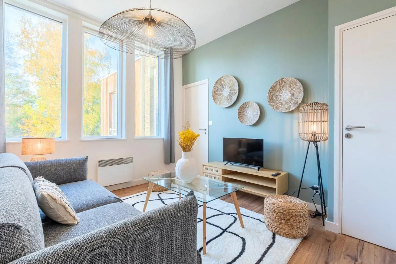 Modern, quiet 3-bedroom apartment with parking