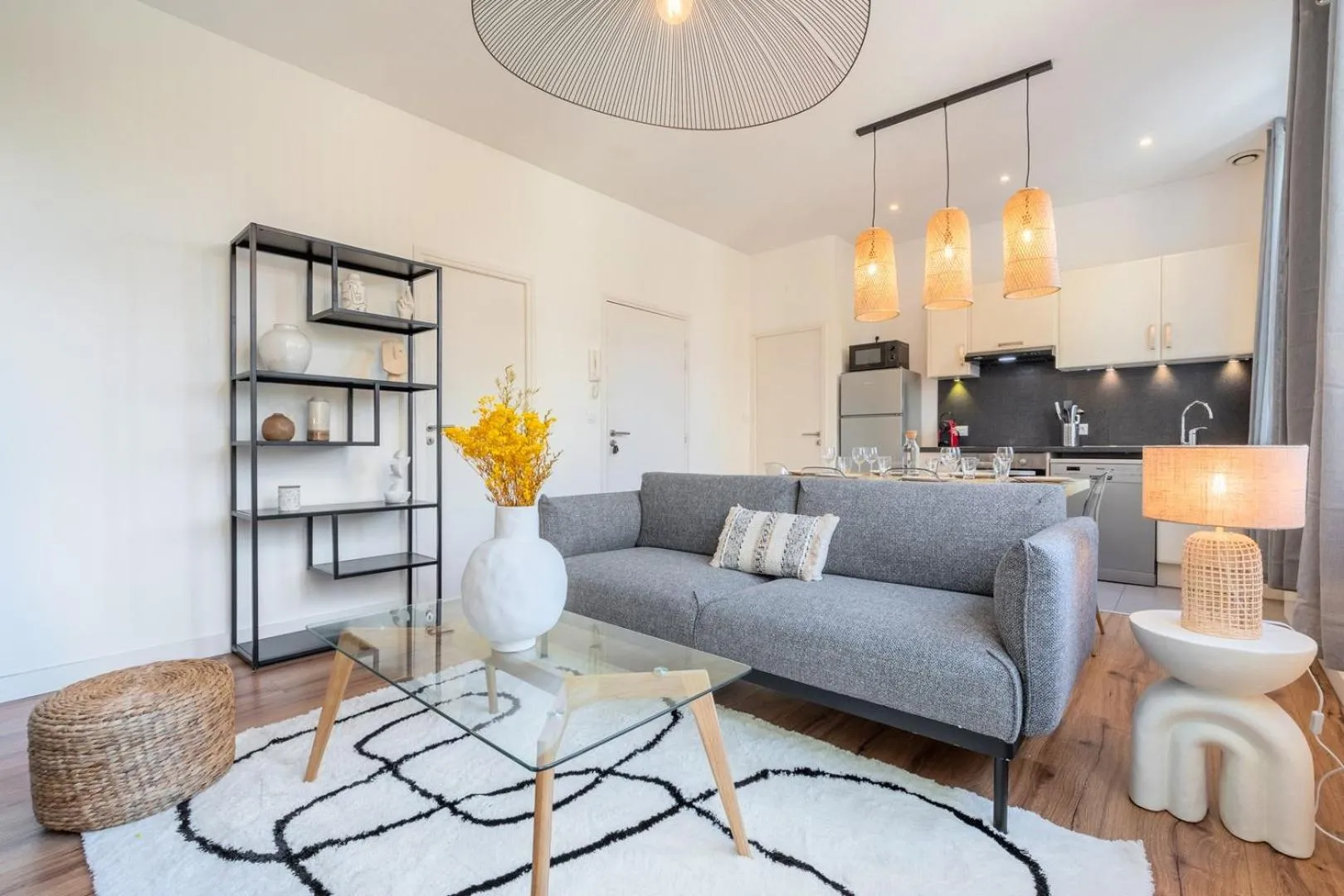 Modern, quiet 3-bedroom apartment with parking