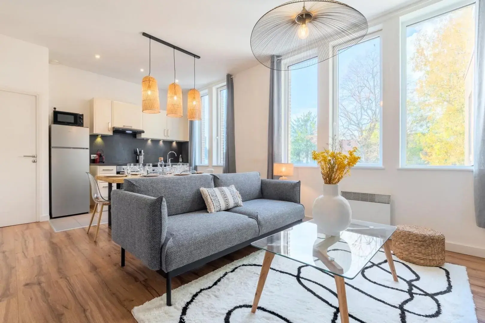 Modern, quiet 3-bedroom apartment with parking Modern, quiet 3-bedroom apartment with parking