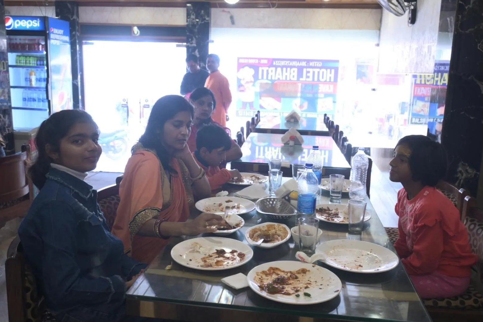 Restaurant/places to eat in Hotel Bharati