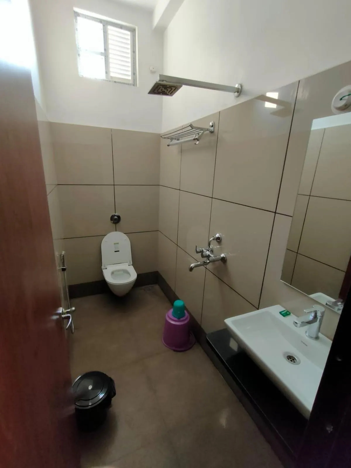 Bathroom in Hotel Bharati