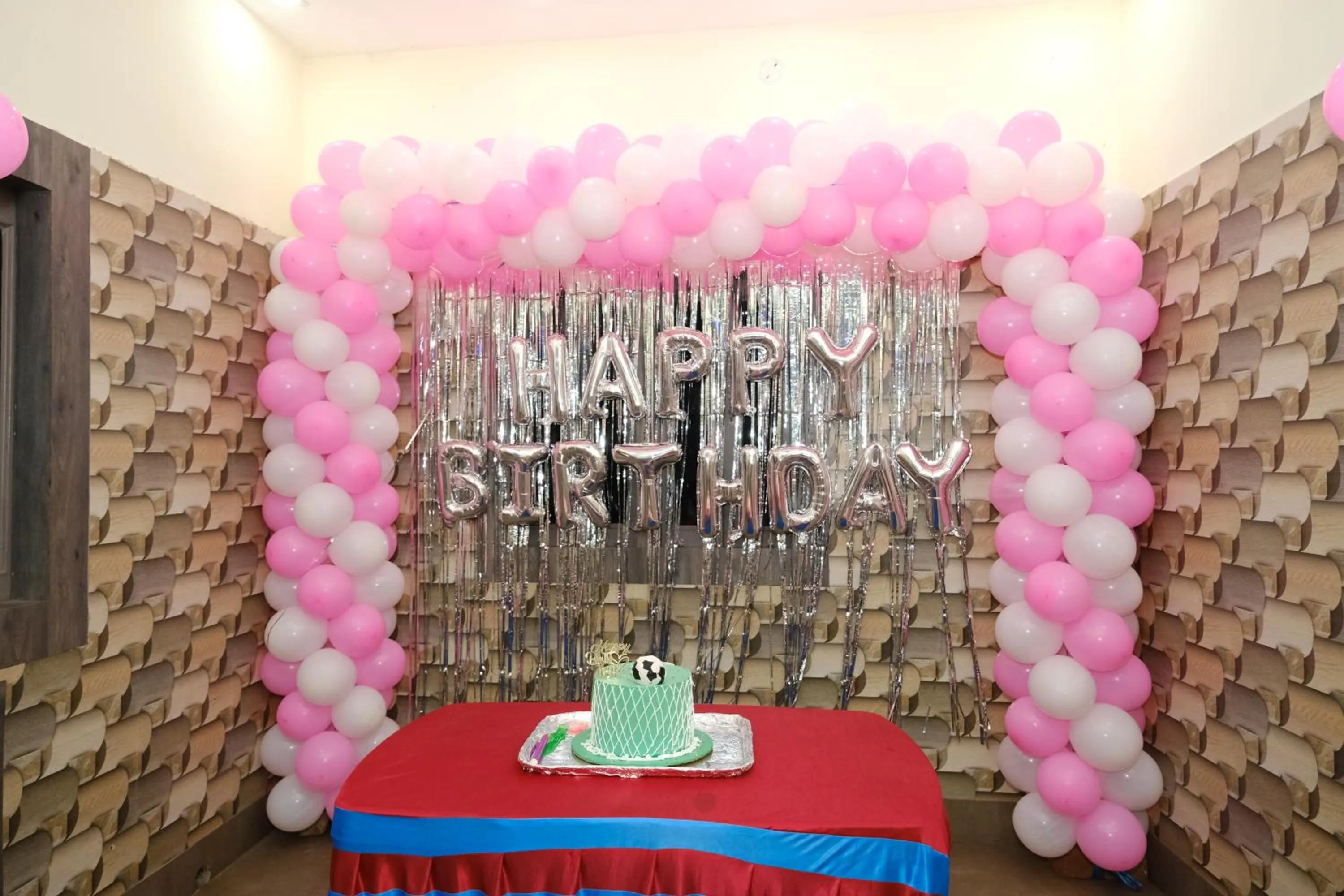 Restaurant/places to eat in Hotel Bharati