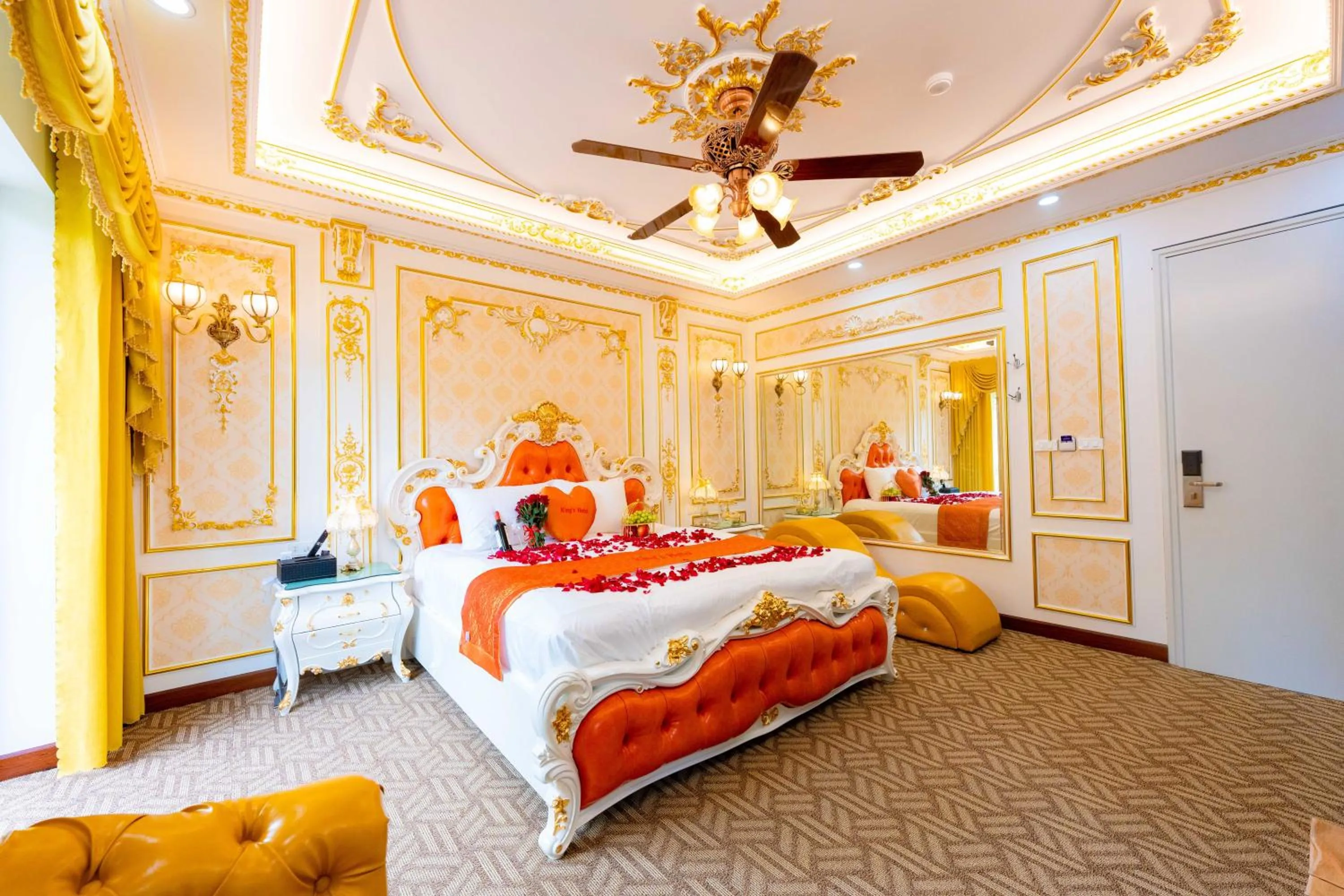 Bed in King's Hotel Linh Đàm 2