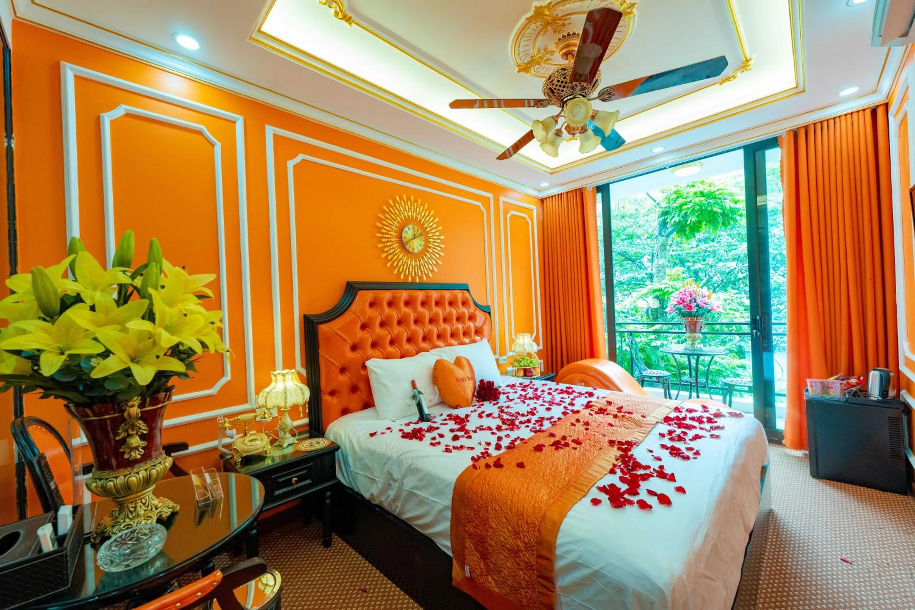 Bed in King's Hotel Linh Đàm 2