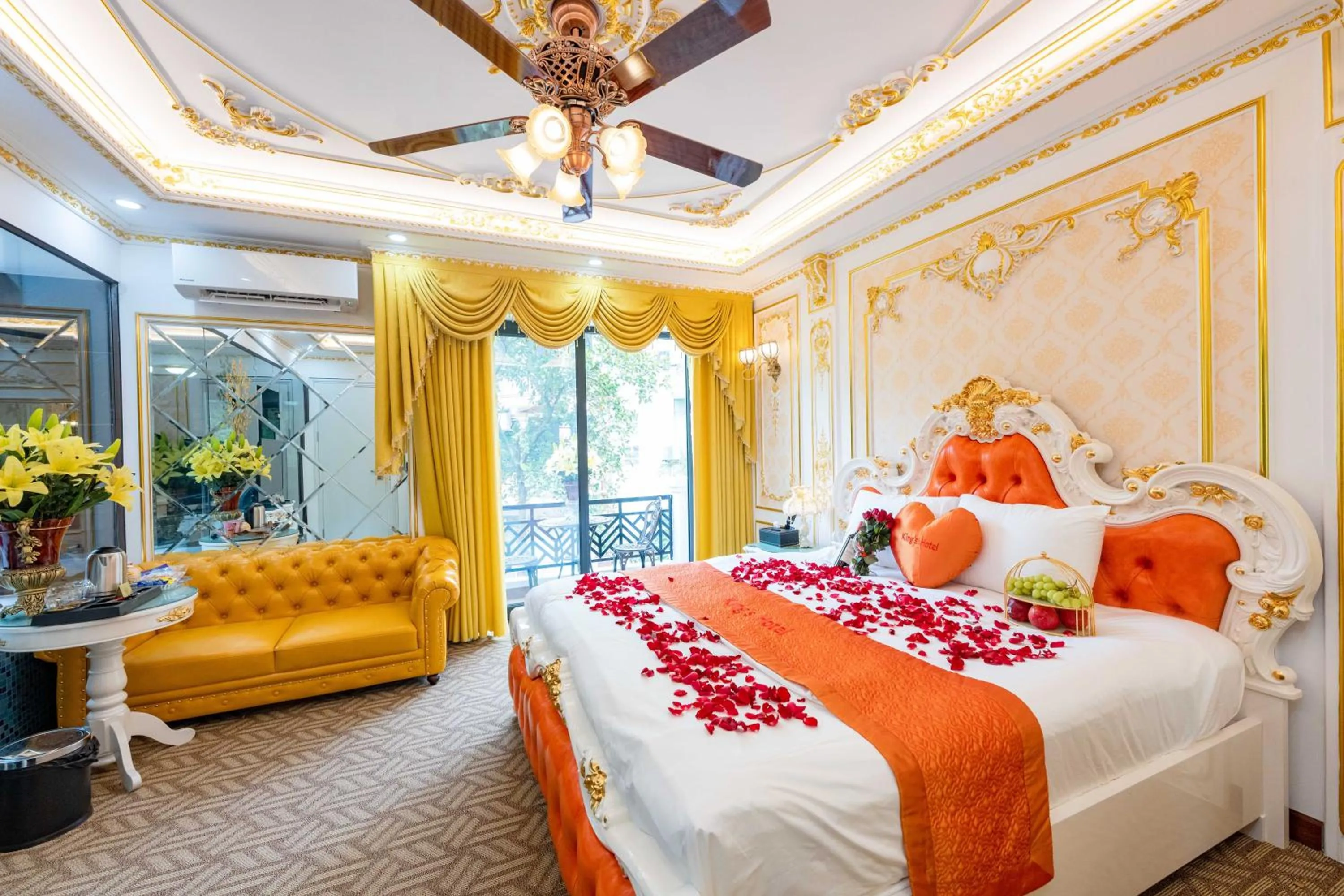 Bed in King's Hotel Linh Đàm 2