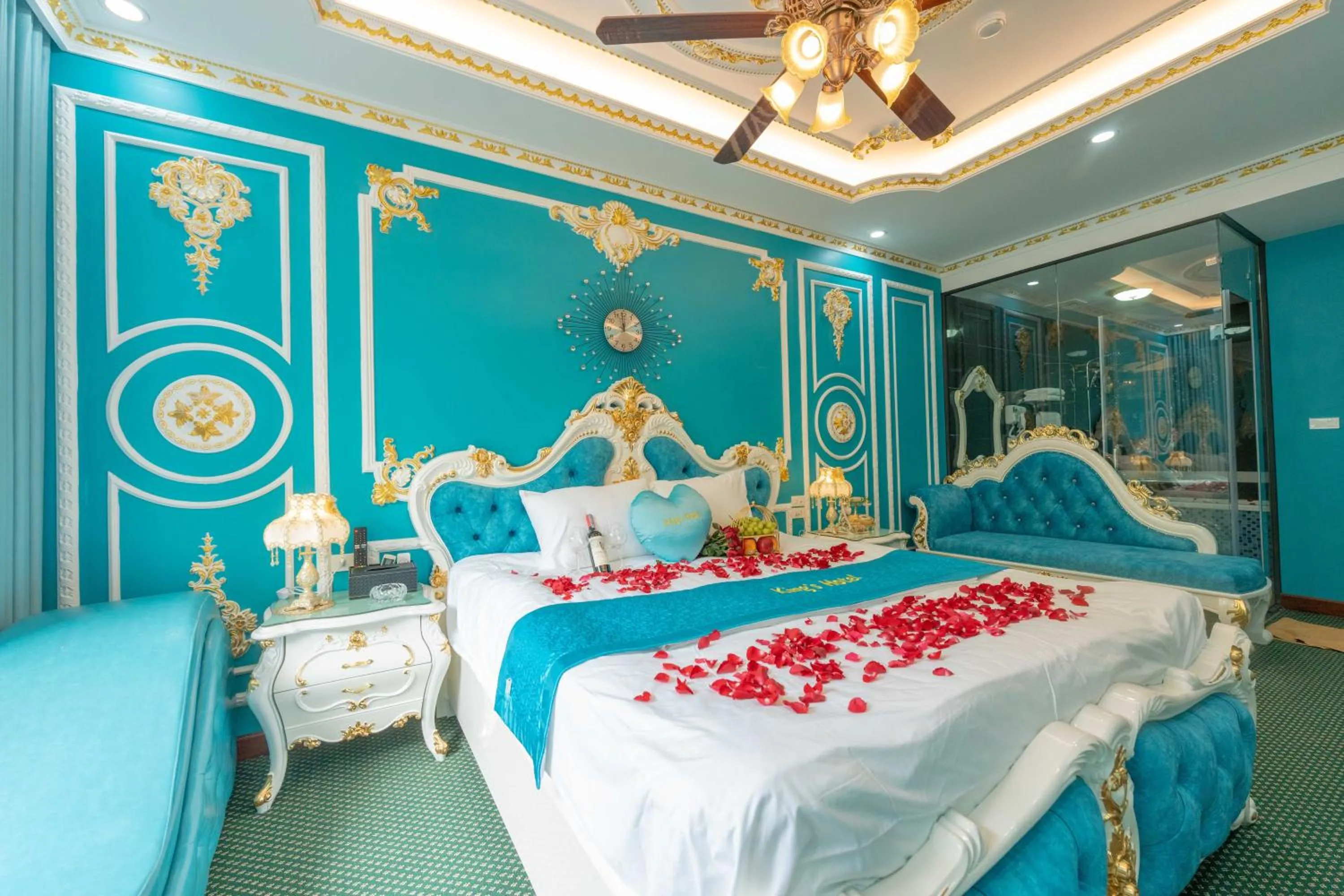 Bed in King's Hotel Linh Đàm 2