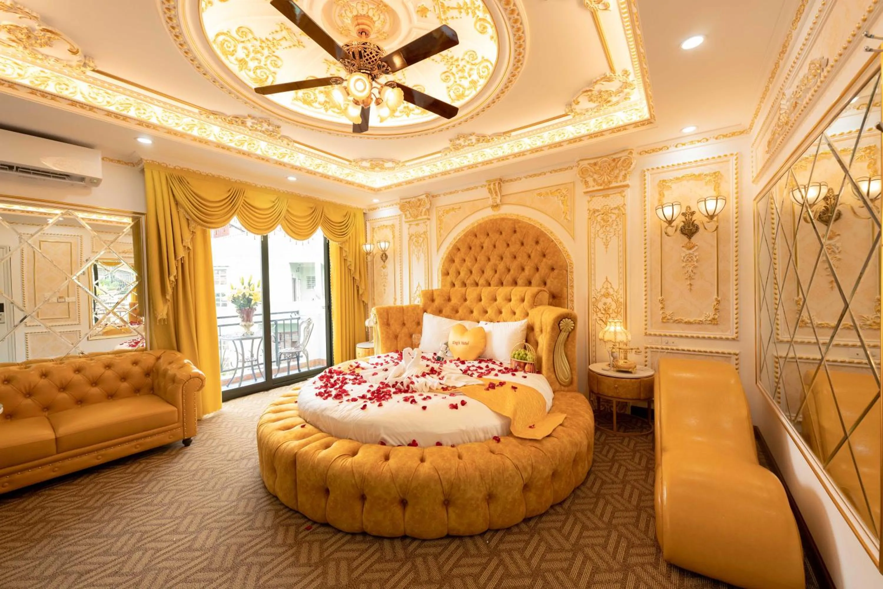 Bed in King's Hotel Linh Đàm 2