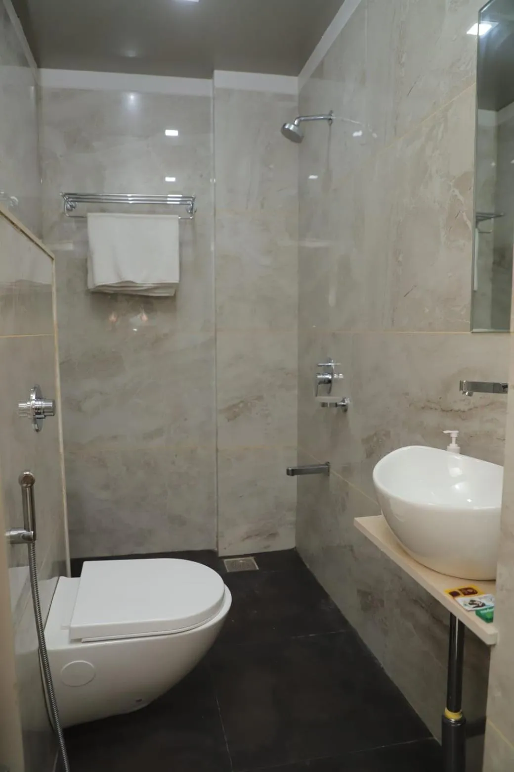 Bathroom in Hotel Dwarka Palace