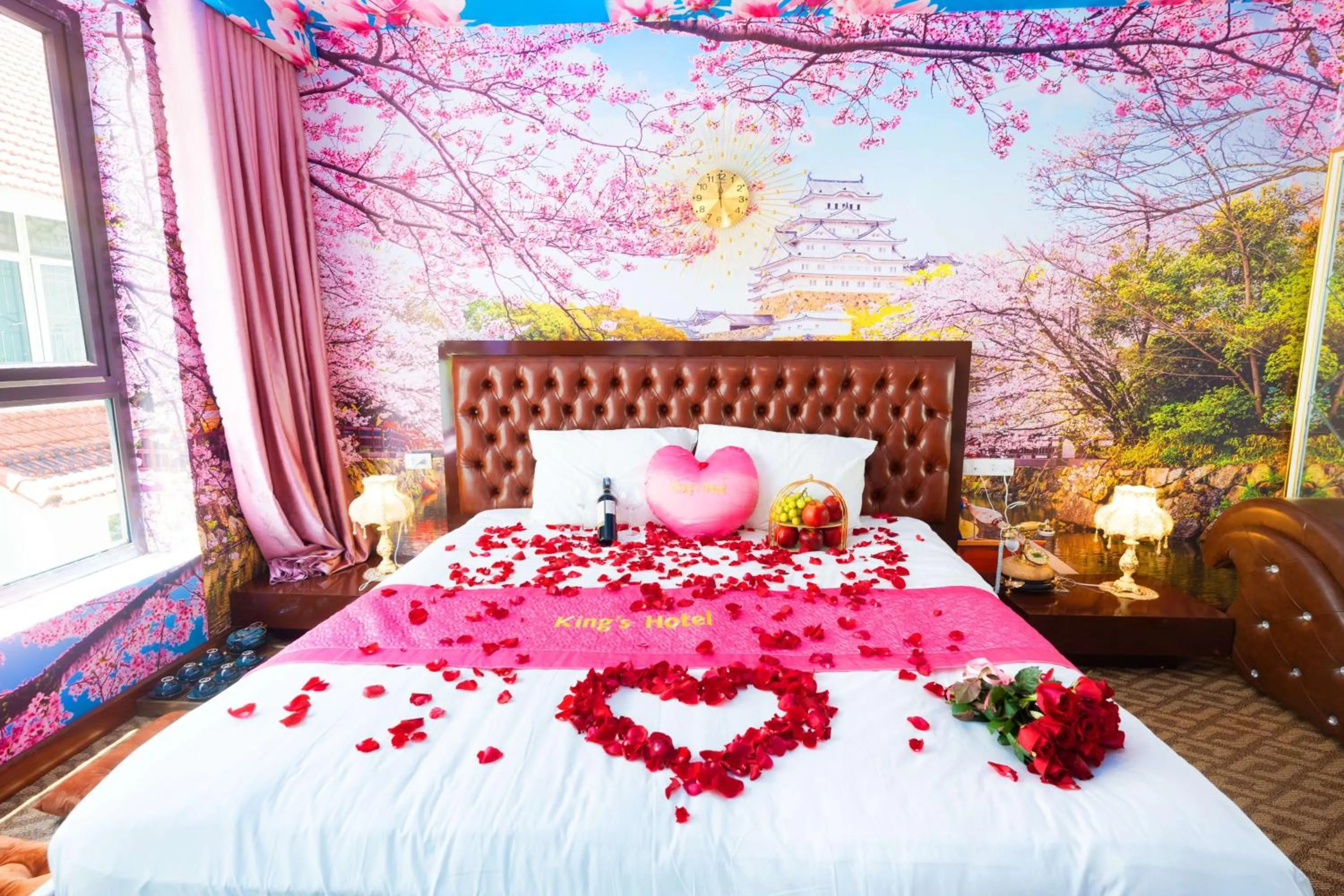 Bed in King's Hotel Linh Đàm 1