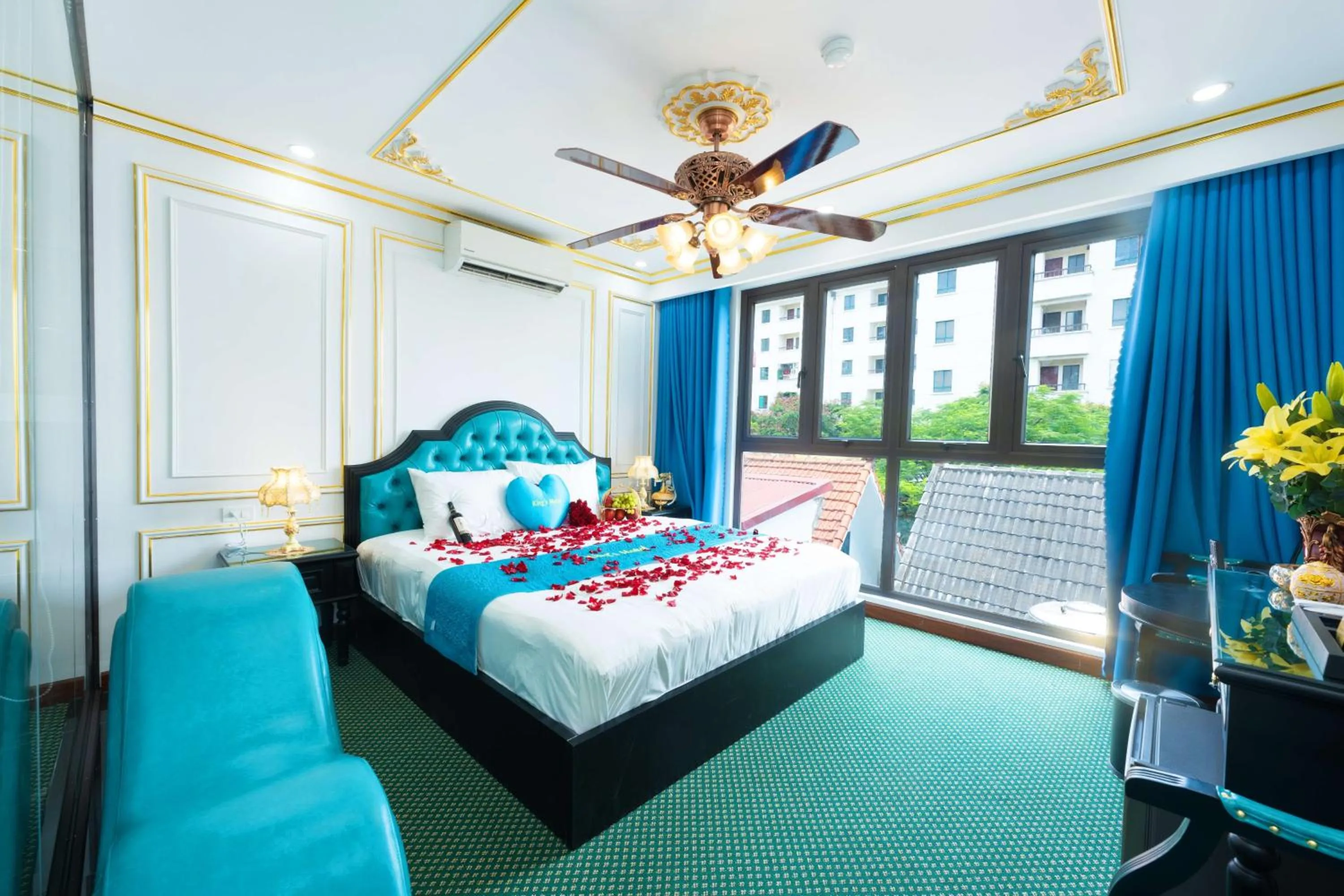 Bed in King's Hotel Linh Đàm 1