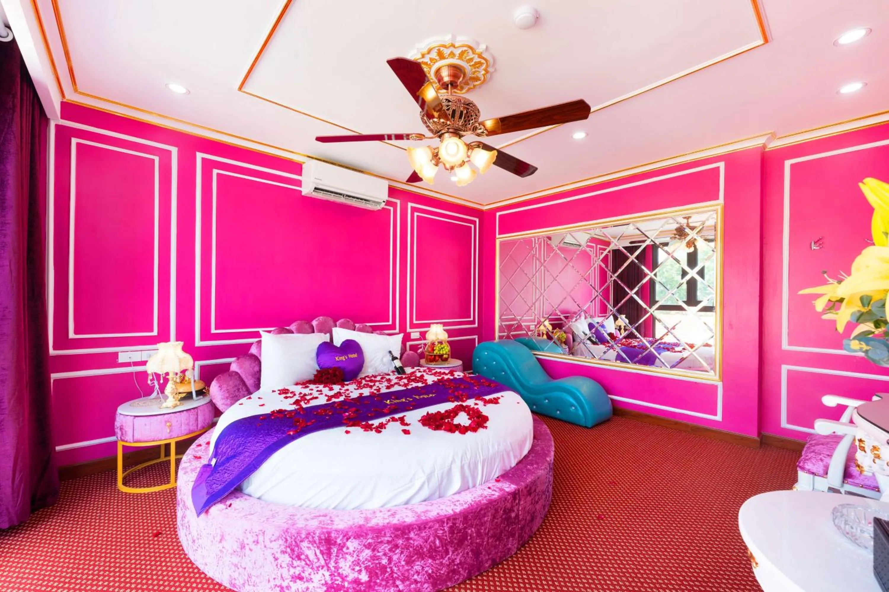 Bed in King's Hotel Linh Đàm 1