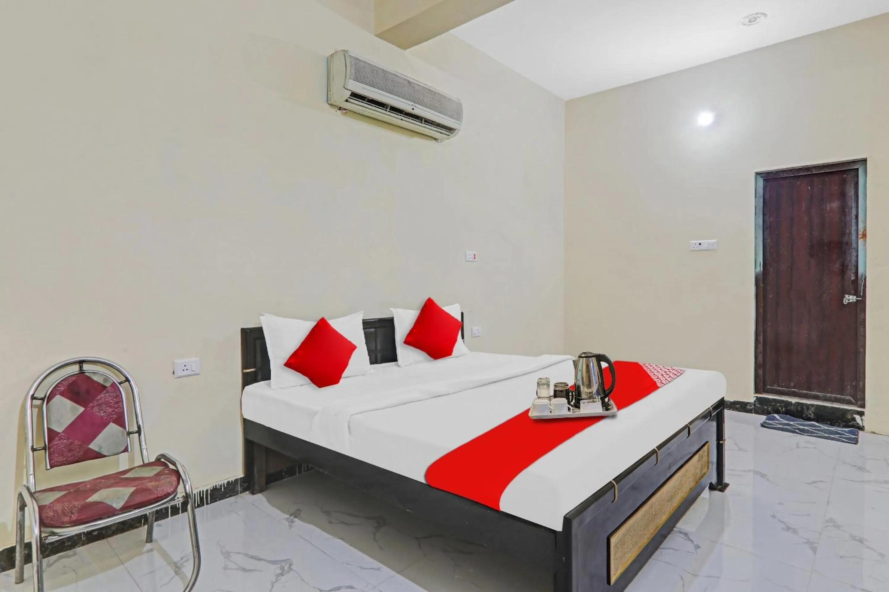 Bedroom in Hotel O by OYO Sunrise Inn
