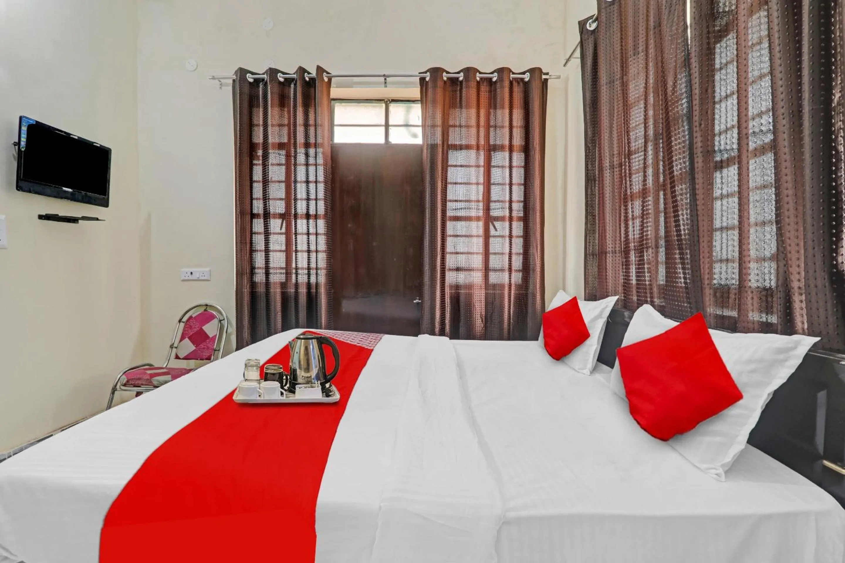 Bedroom in Hotel O by OYO Sunrise Inn