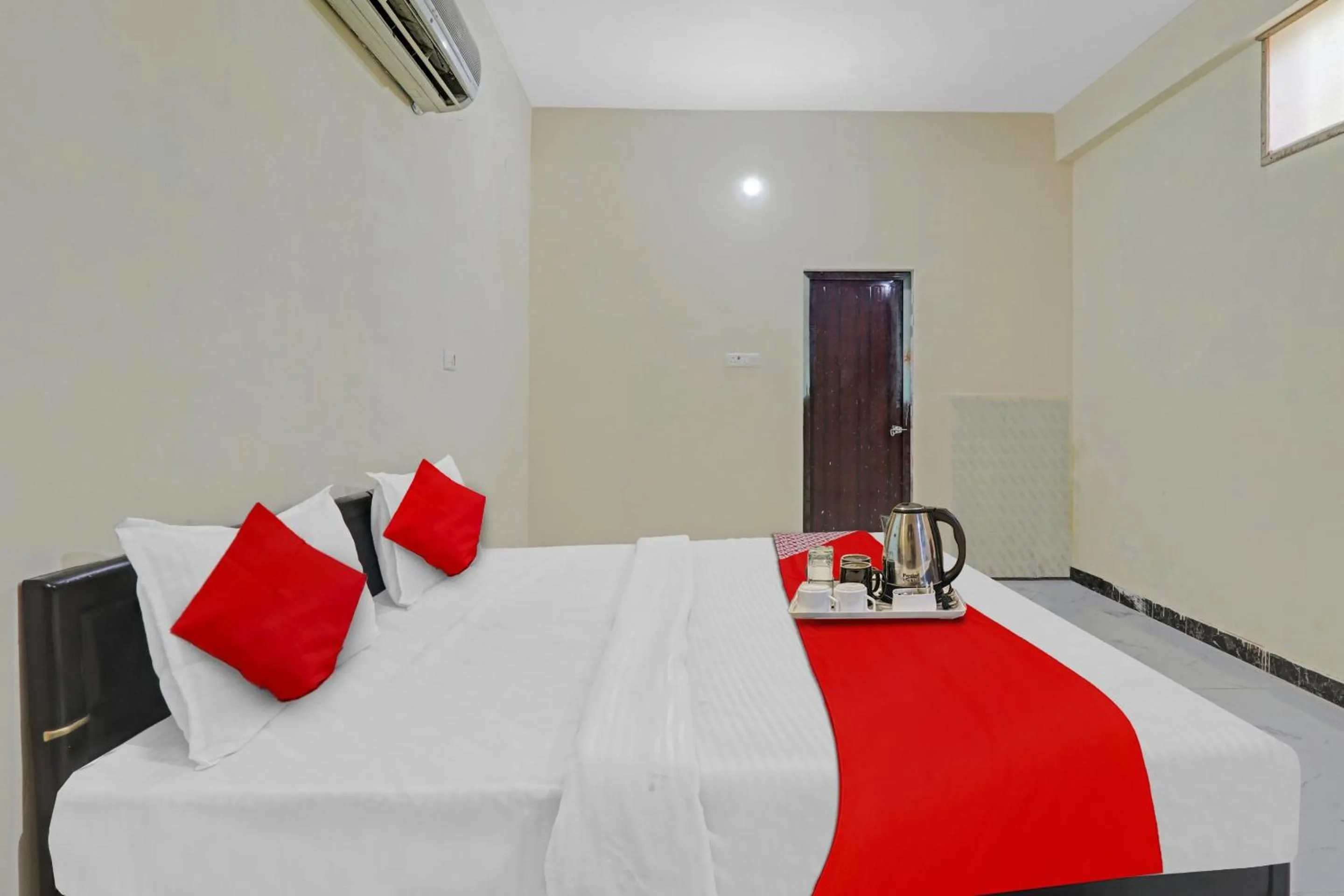 Bedroom in Hotel O by OYO Sunrise Inn