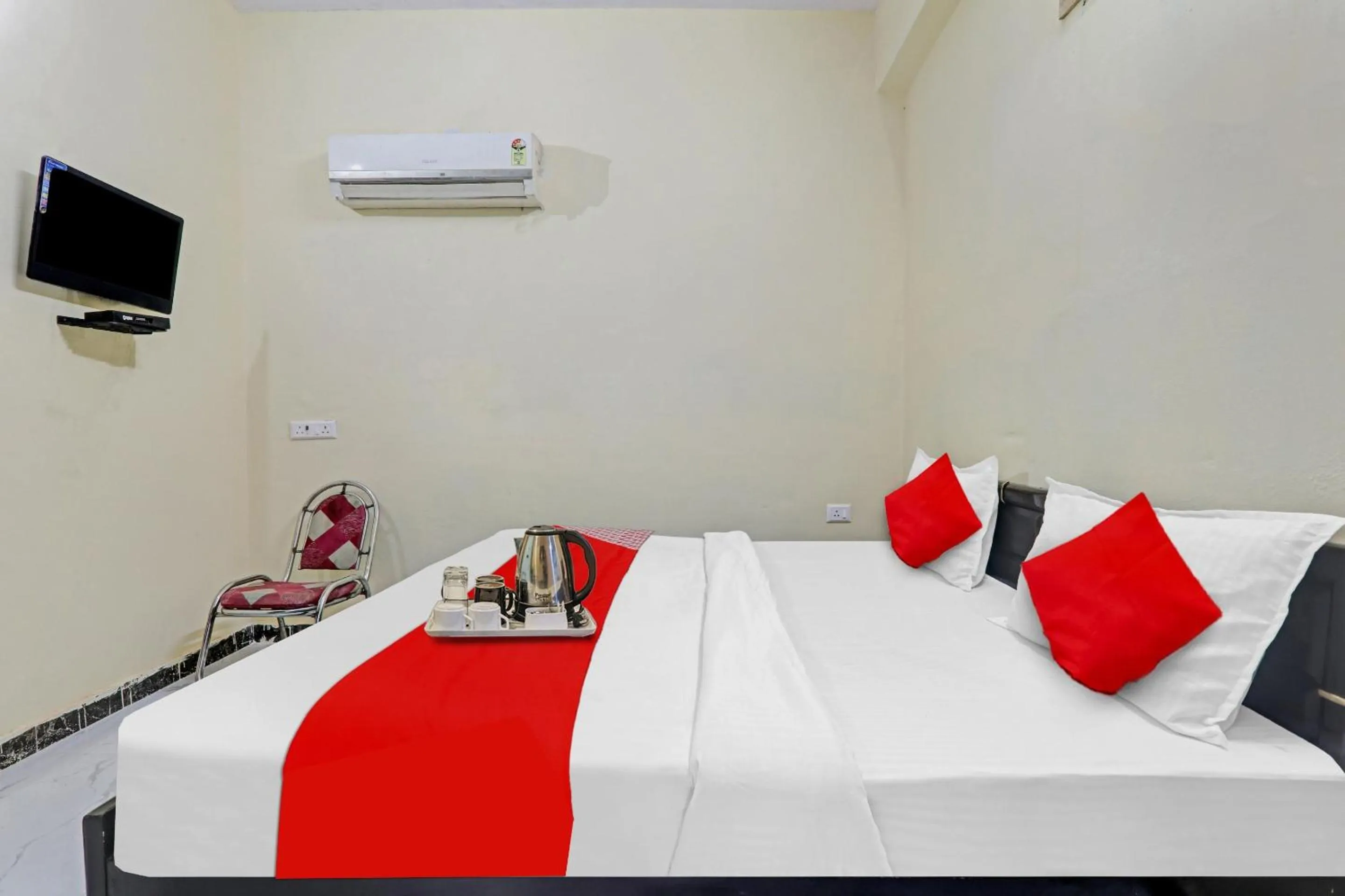 Bedroom in Hotel O by OYO Sunrise Inn