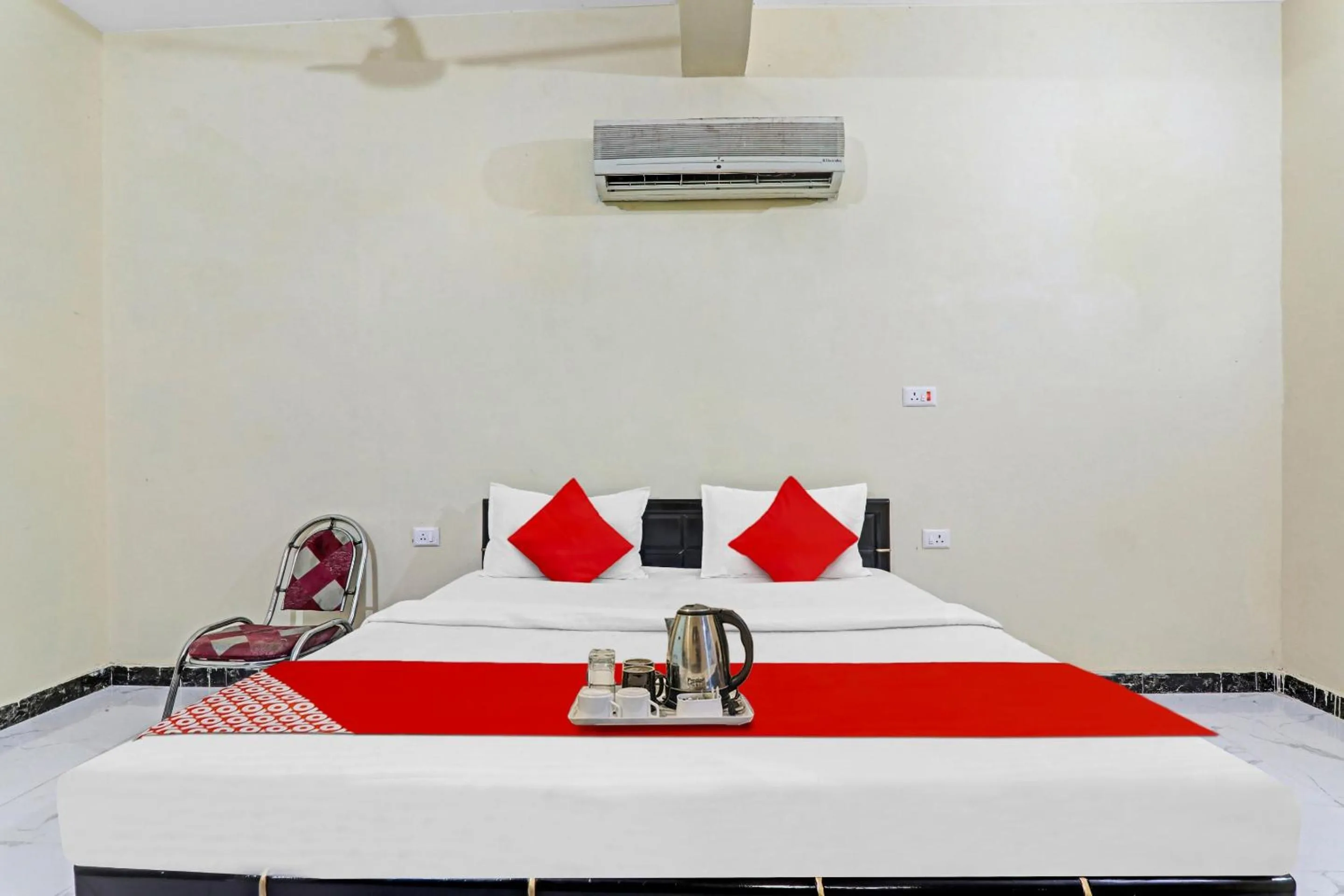 Bedroom in Hotel O by OYO Sunrise Inn