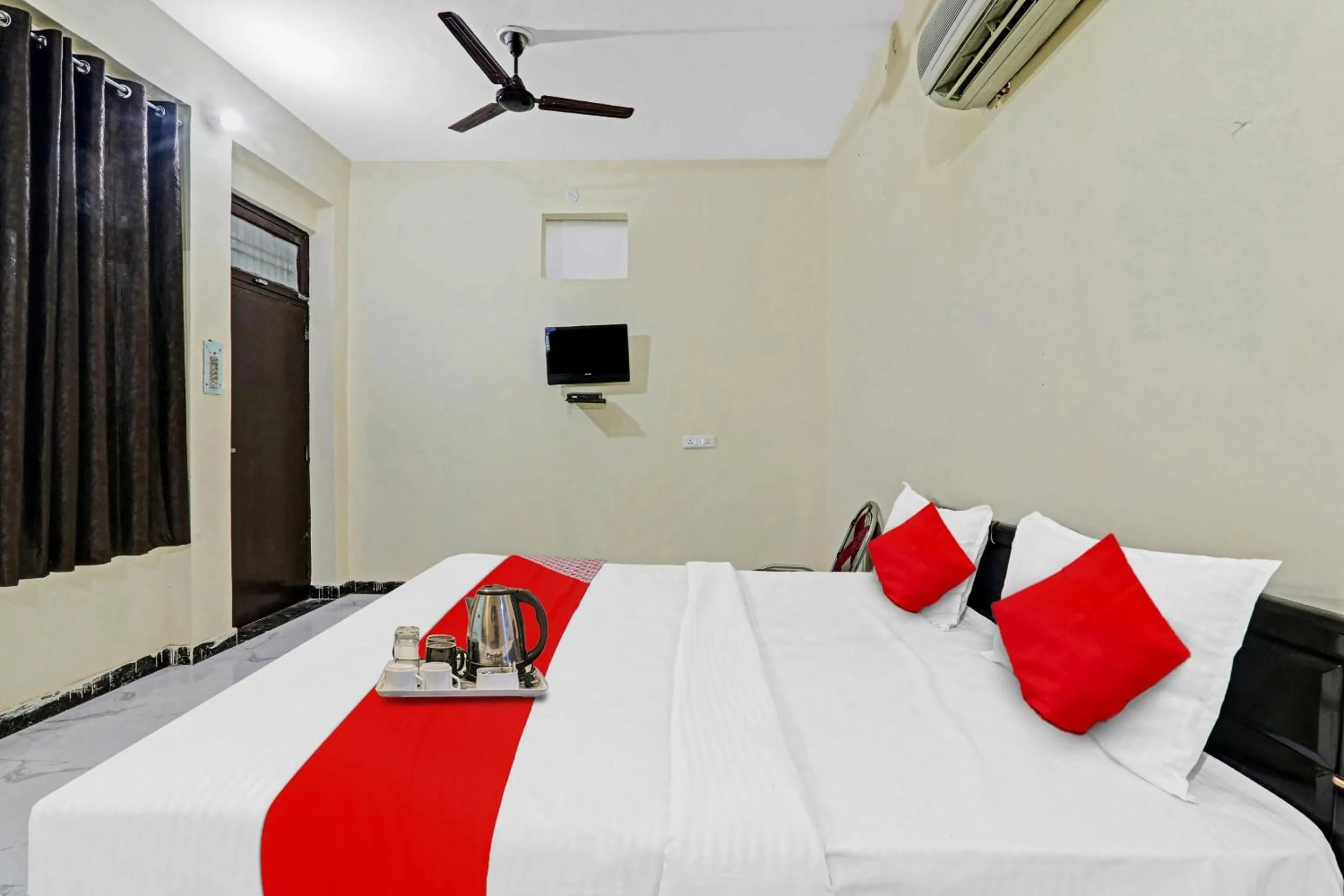 Bedroom in Hotel O by OYO Sunrise Inn