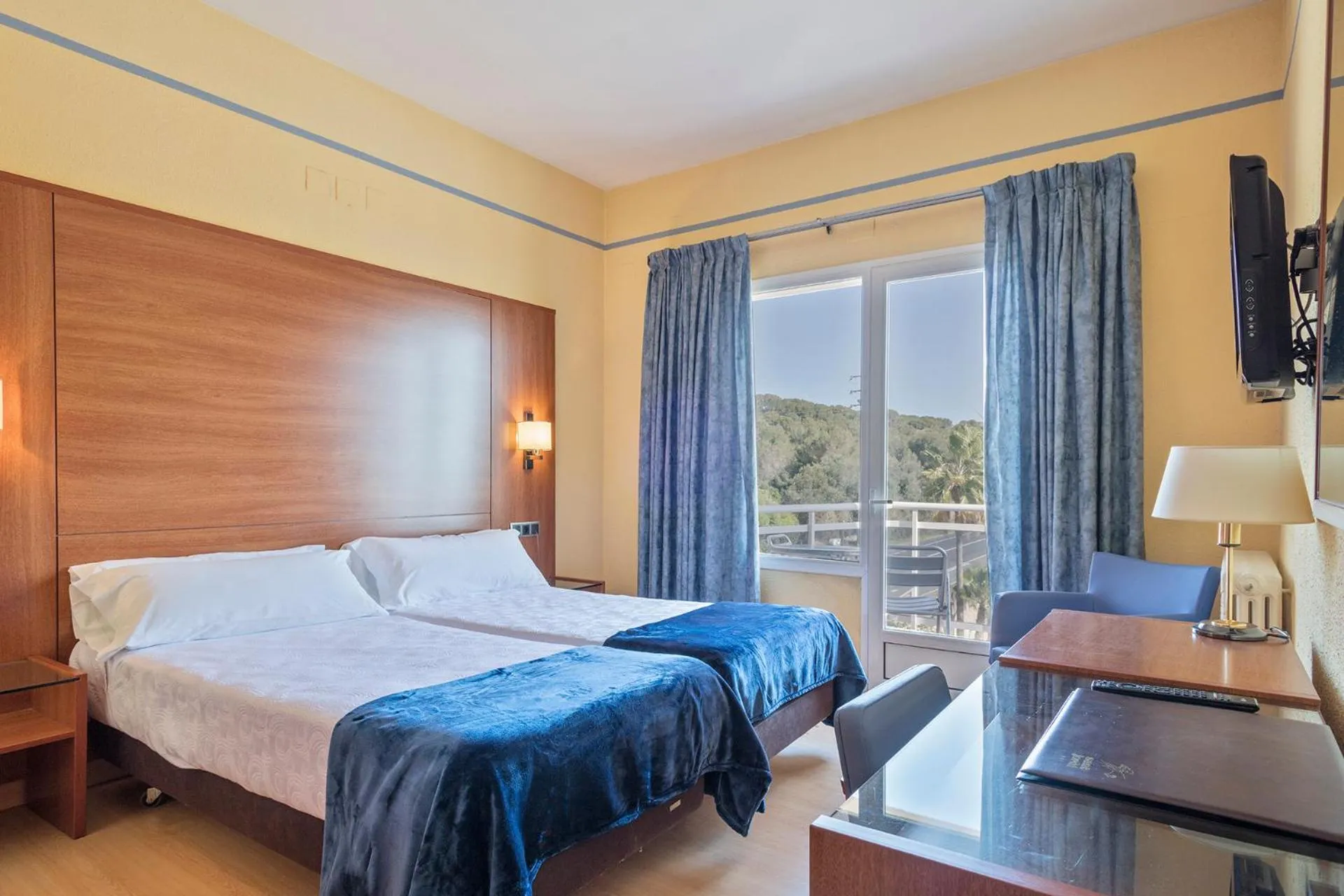 Photo of the whole room in Hotel Sant Jordi