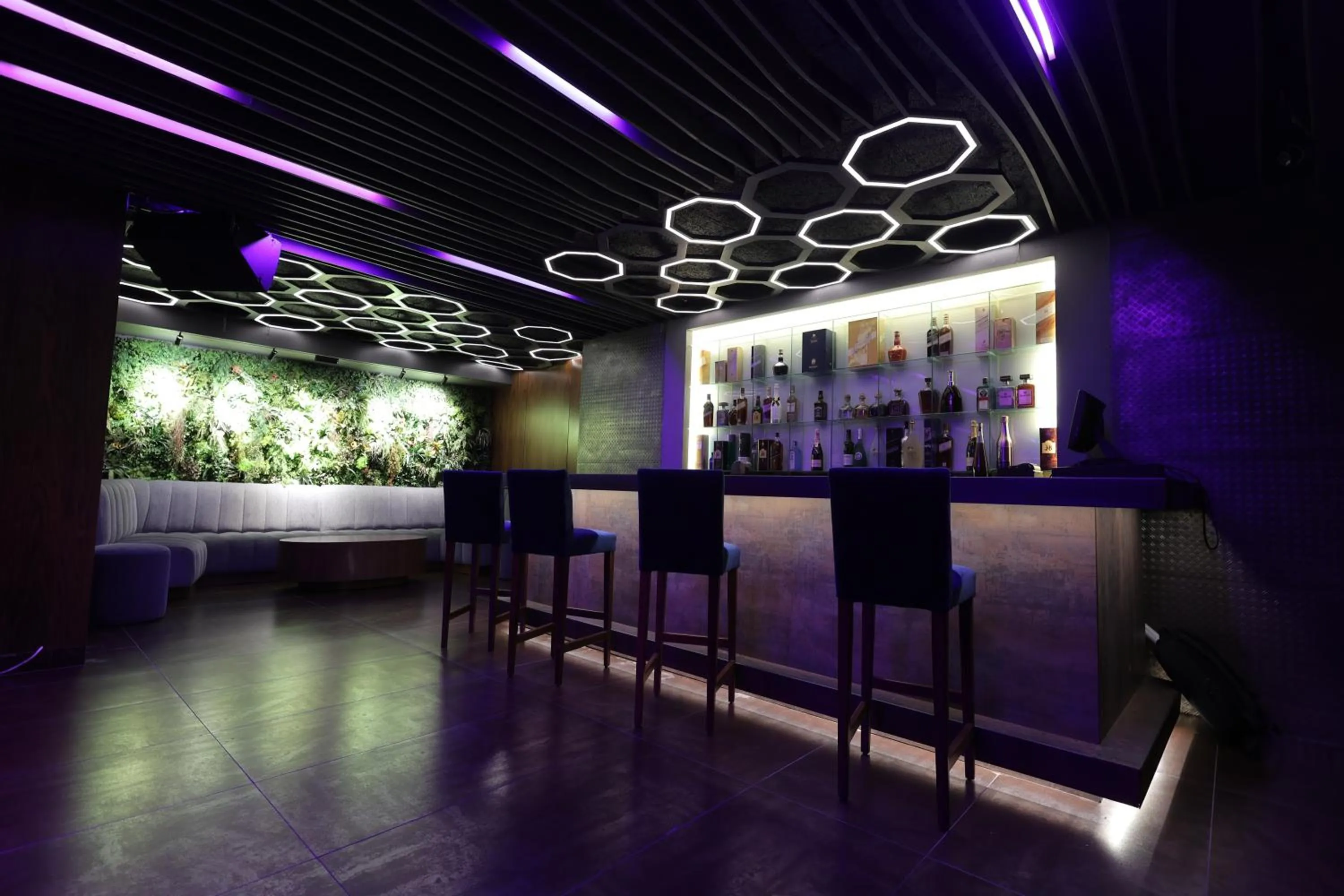 Nightclub / DJ in Heaven Prestige Hotel
