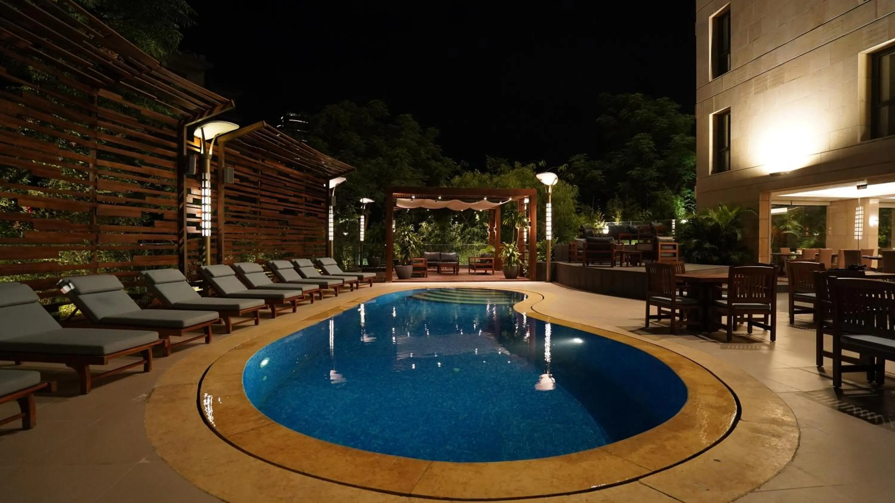 Swimming pool in Heaven Prestige Hotel