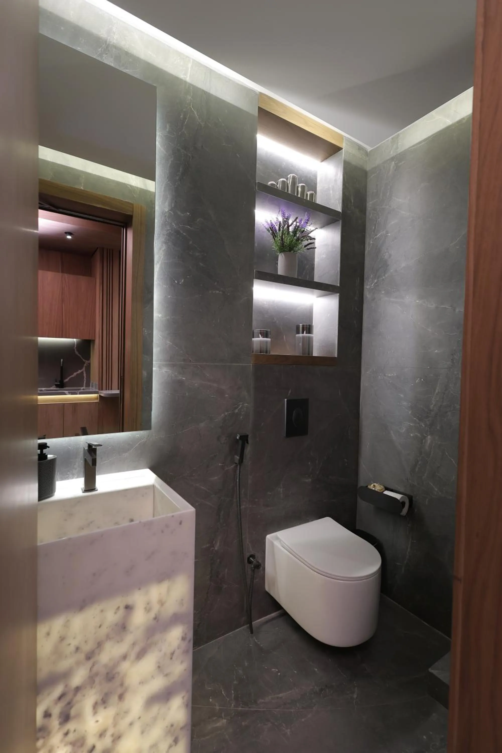 Toilet in Heaven Prestige Hotel