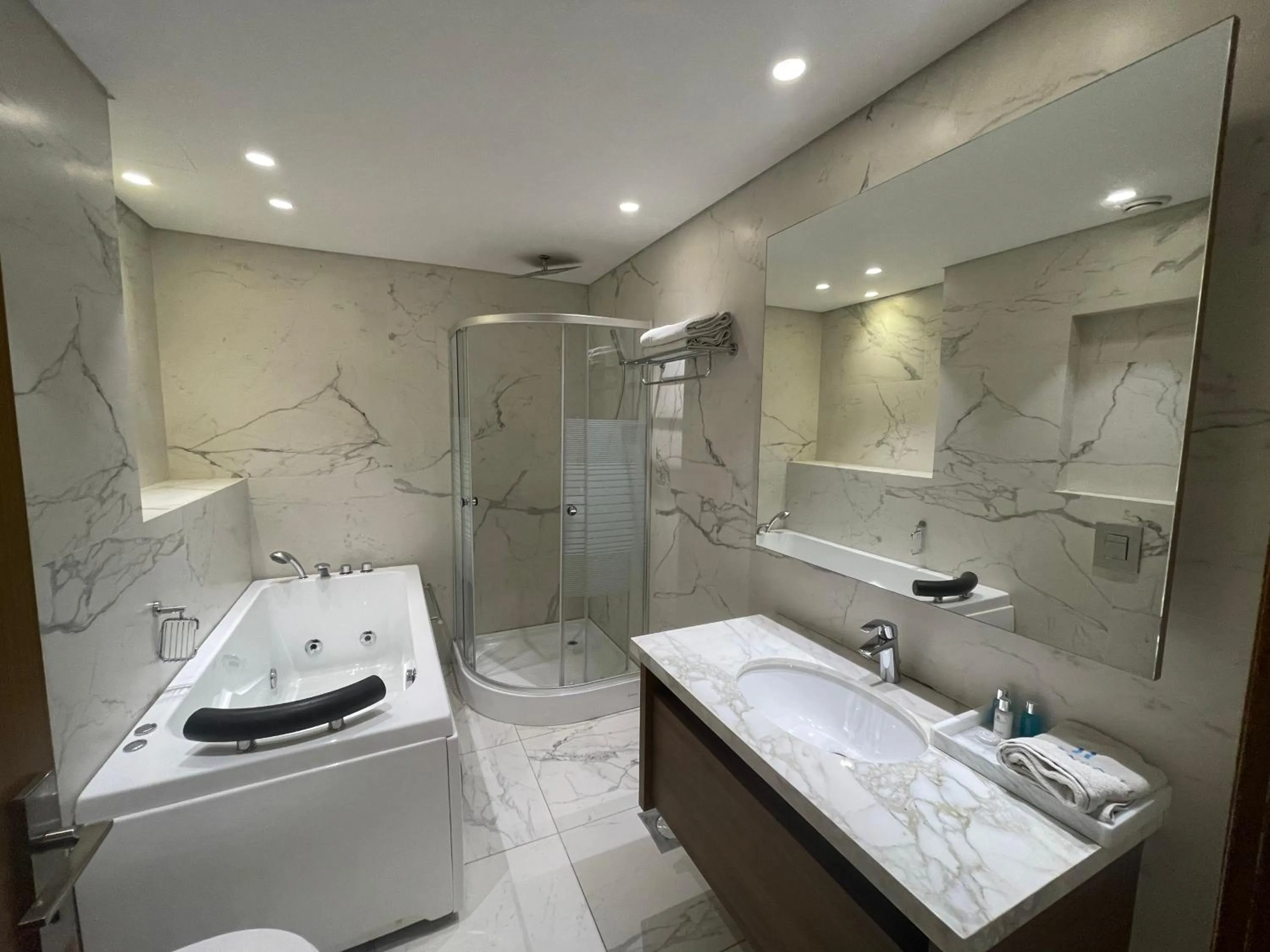 Shower in Heaven Prestige Hotel