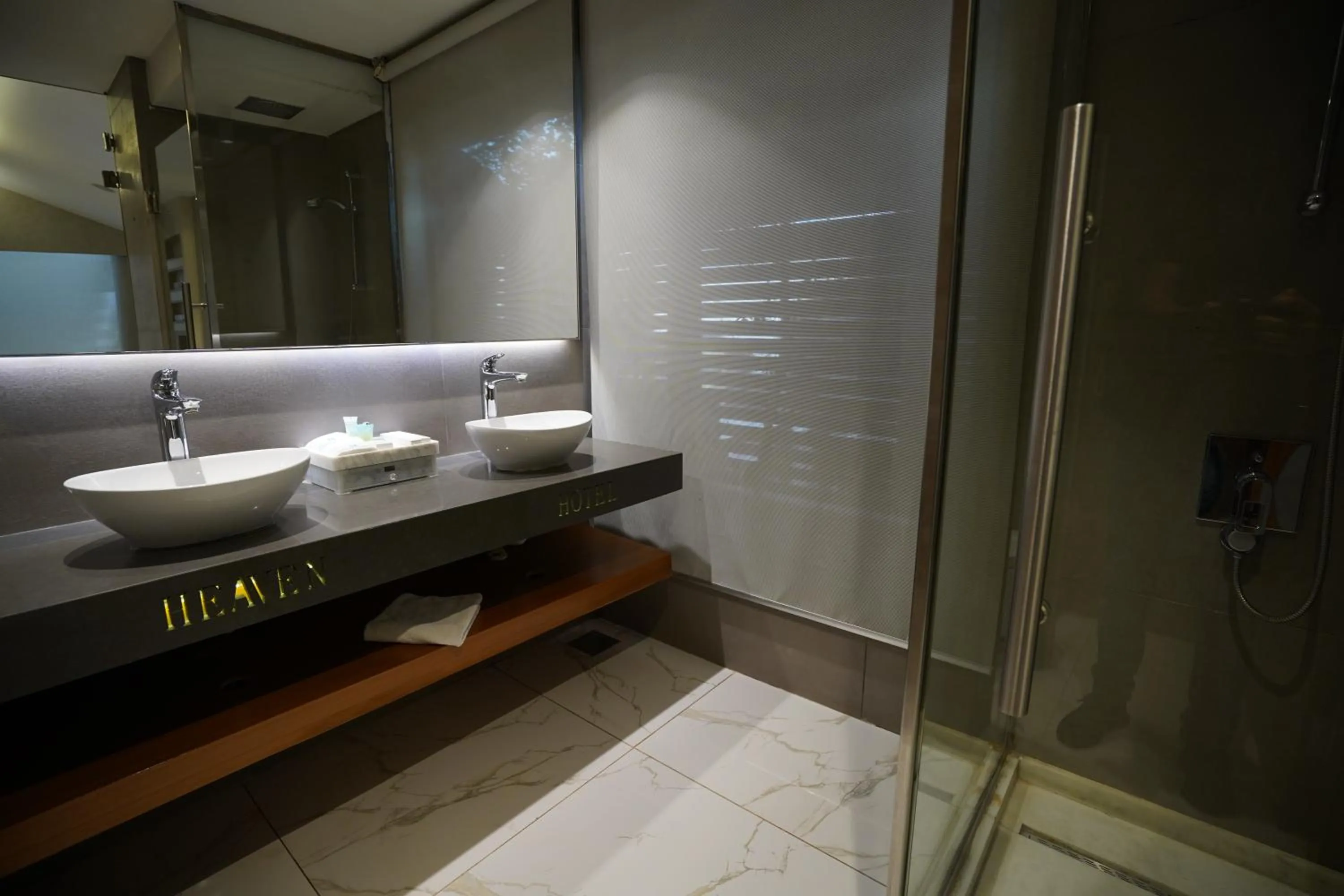 Shower in Heaven Prestige Hotel