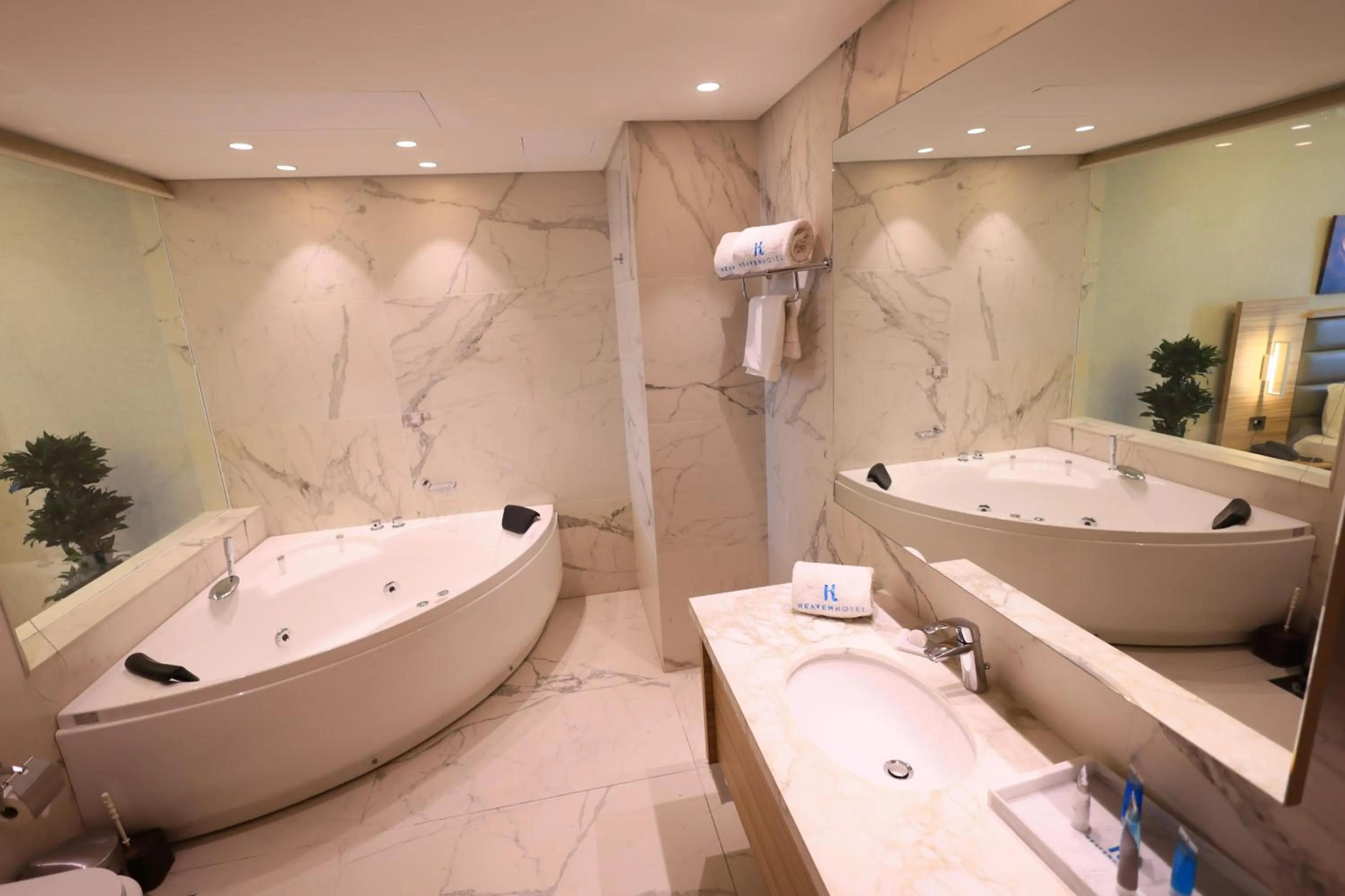 Shower in Heaven Prestige Hotel