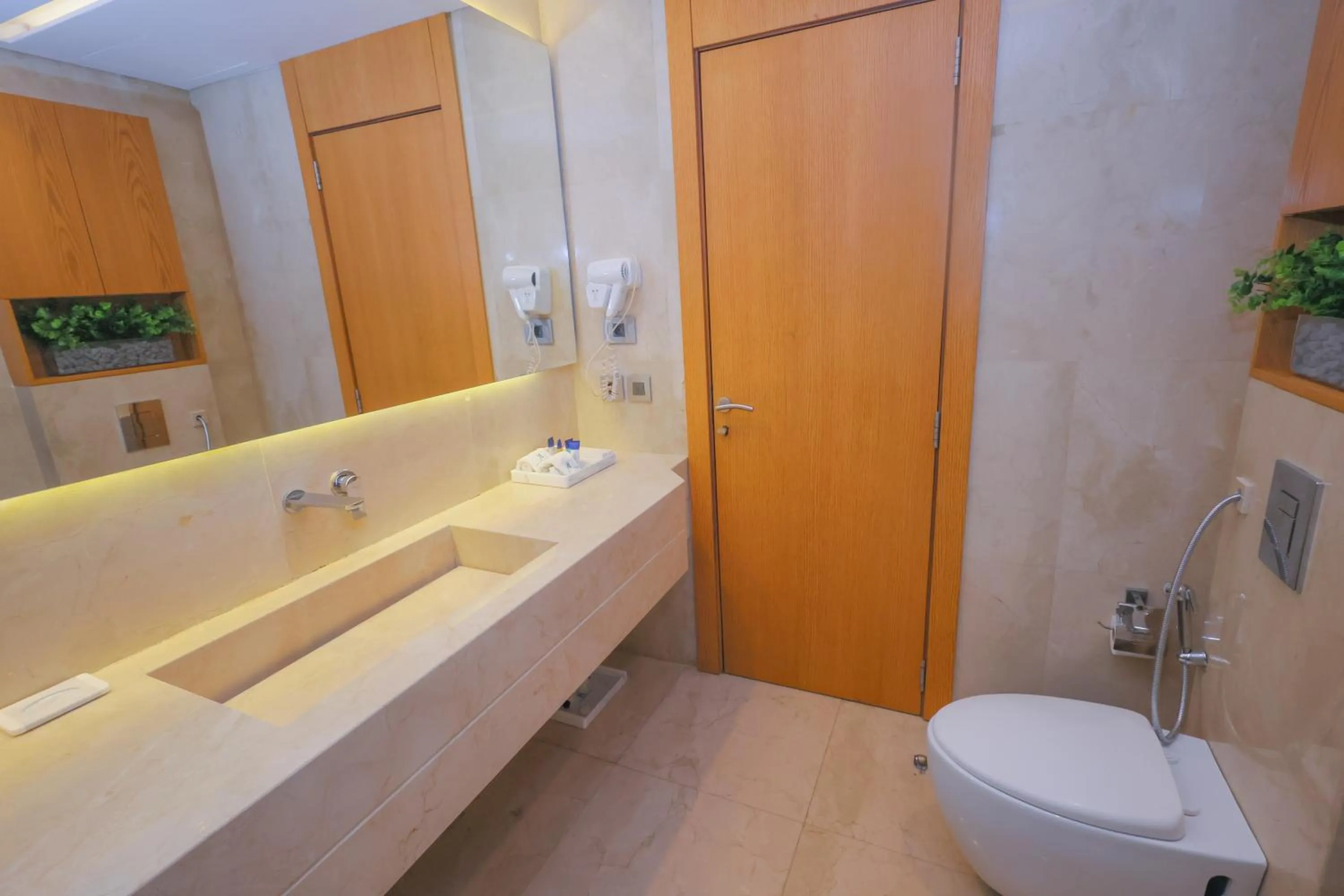 Toilet in Heaven Prestige Hotel