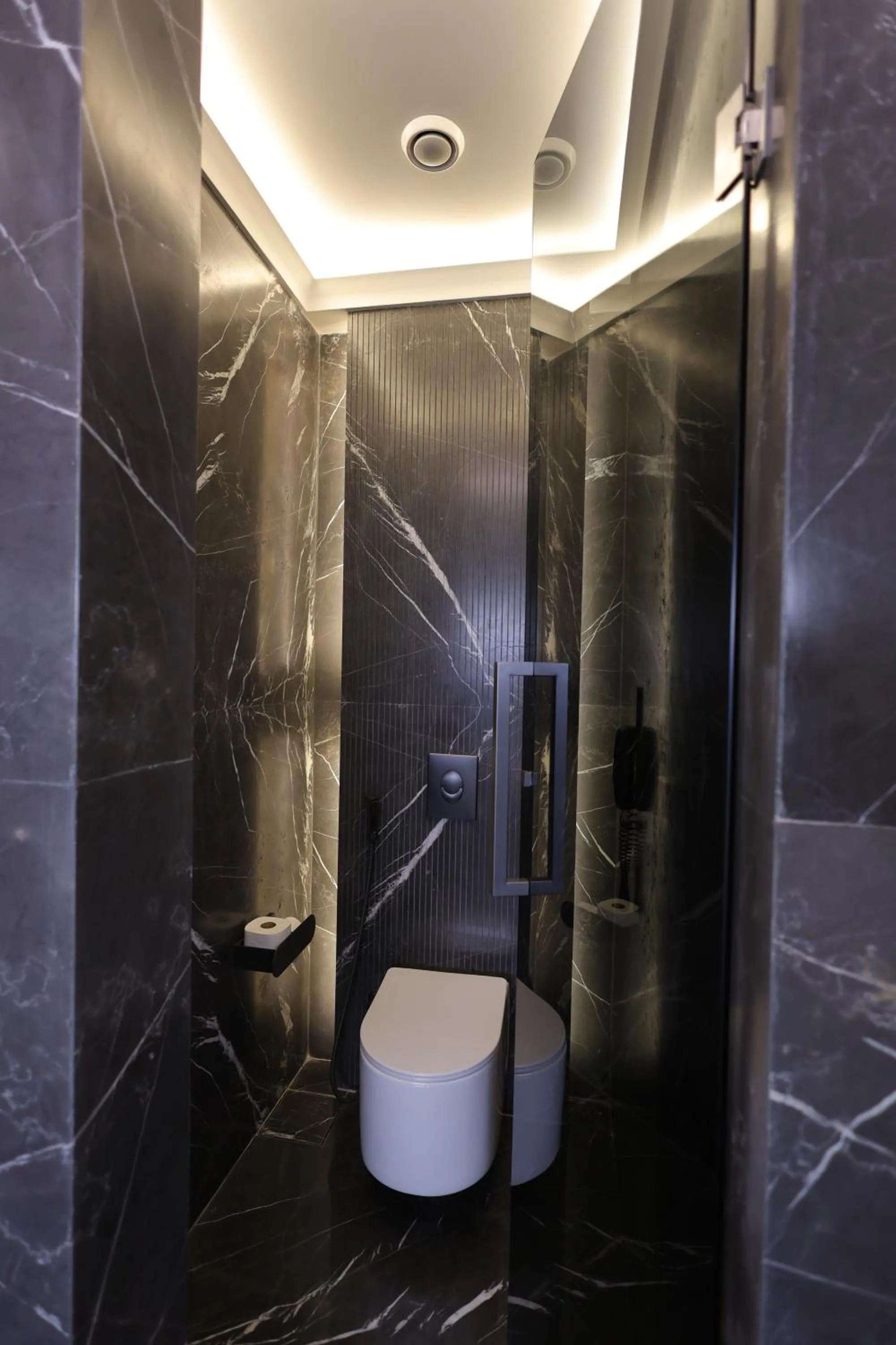 Toilet in Heaven Prestige Hotel