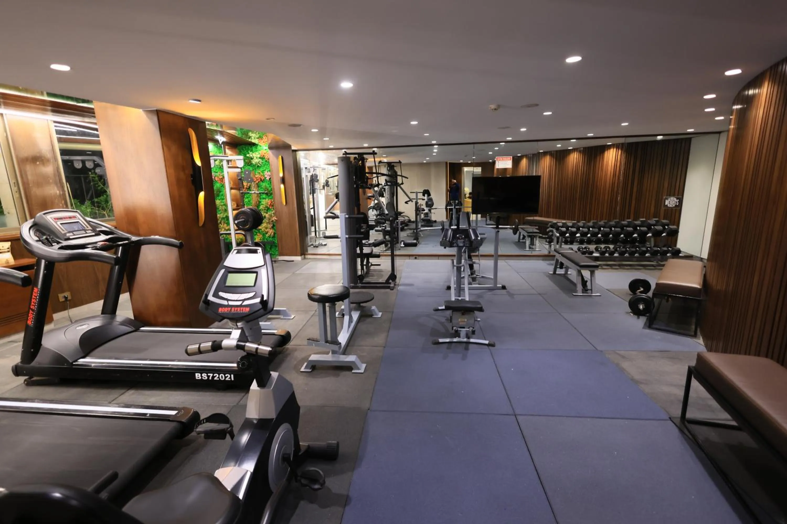 Fitness centre/facilities in Heaven Prestige Hotel