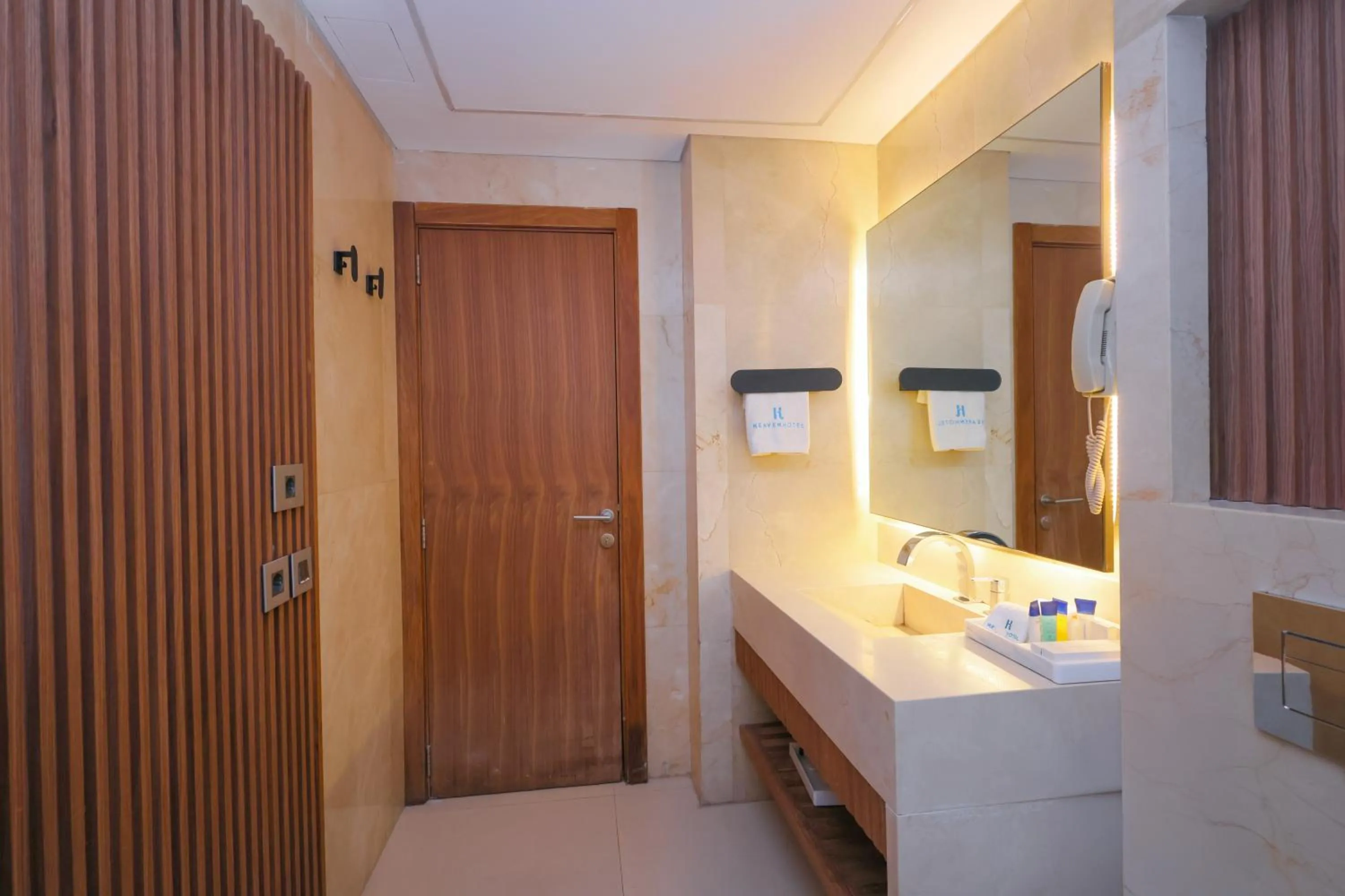 Toilet in Heaven Prestige Hotel