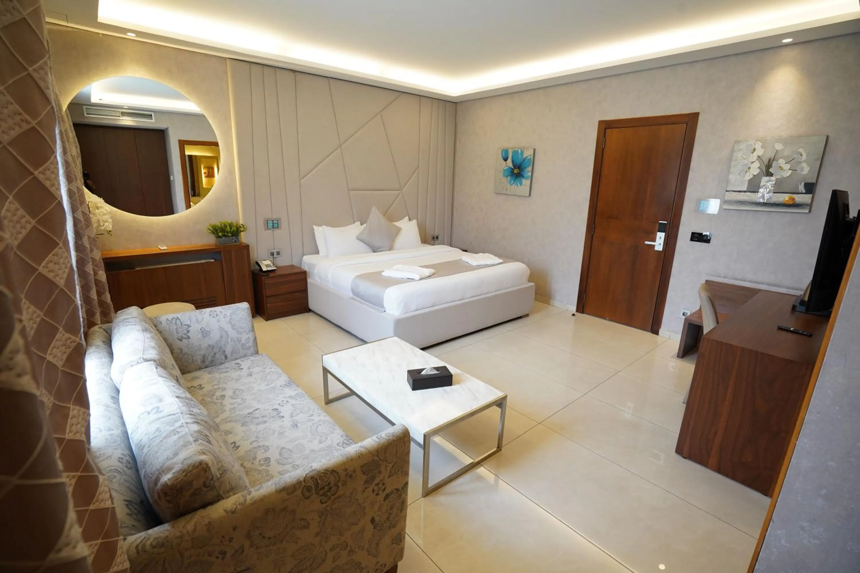 Photo of the whole room, Bed in Heaven Prestige Hotel