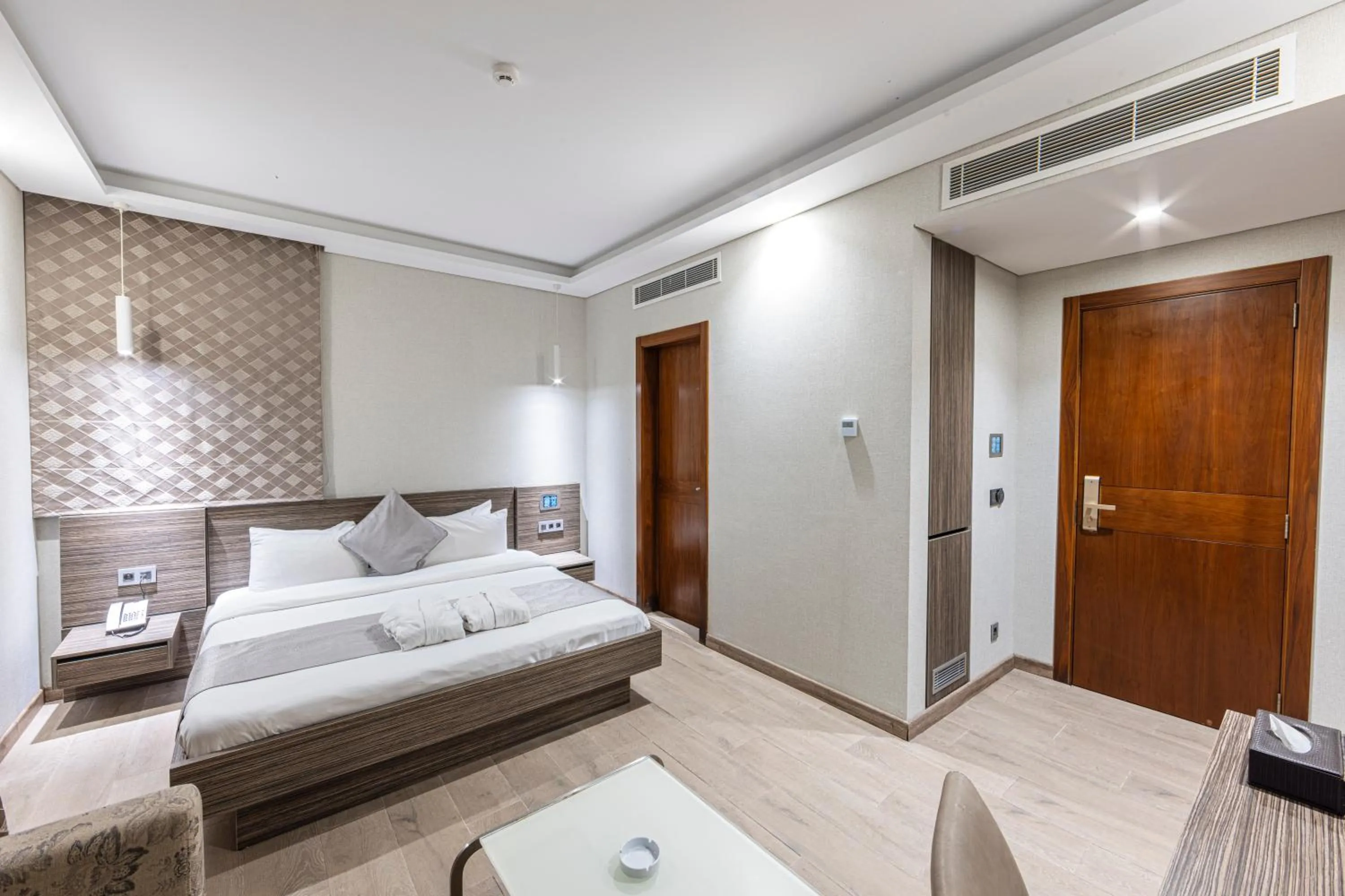 Photo of the whole room, Bed in Heaven Prestige Hotel