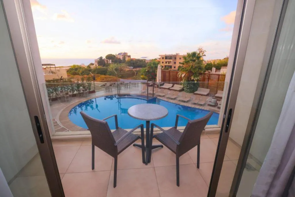 Swimming pool in Heaven Prestige Hotel