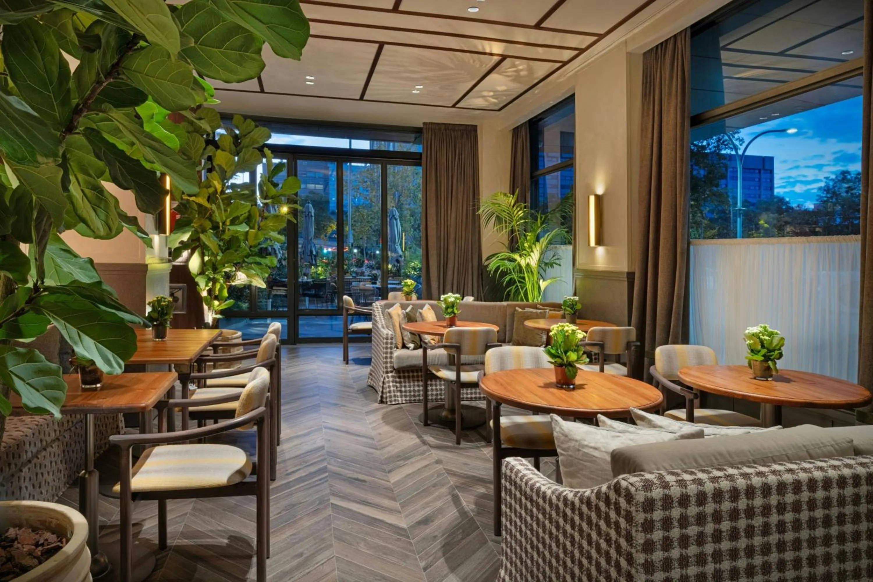 Lounge or bar in The Westin Madrid Cuzco