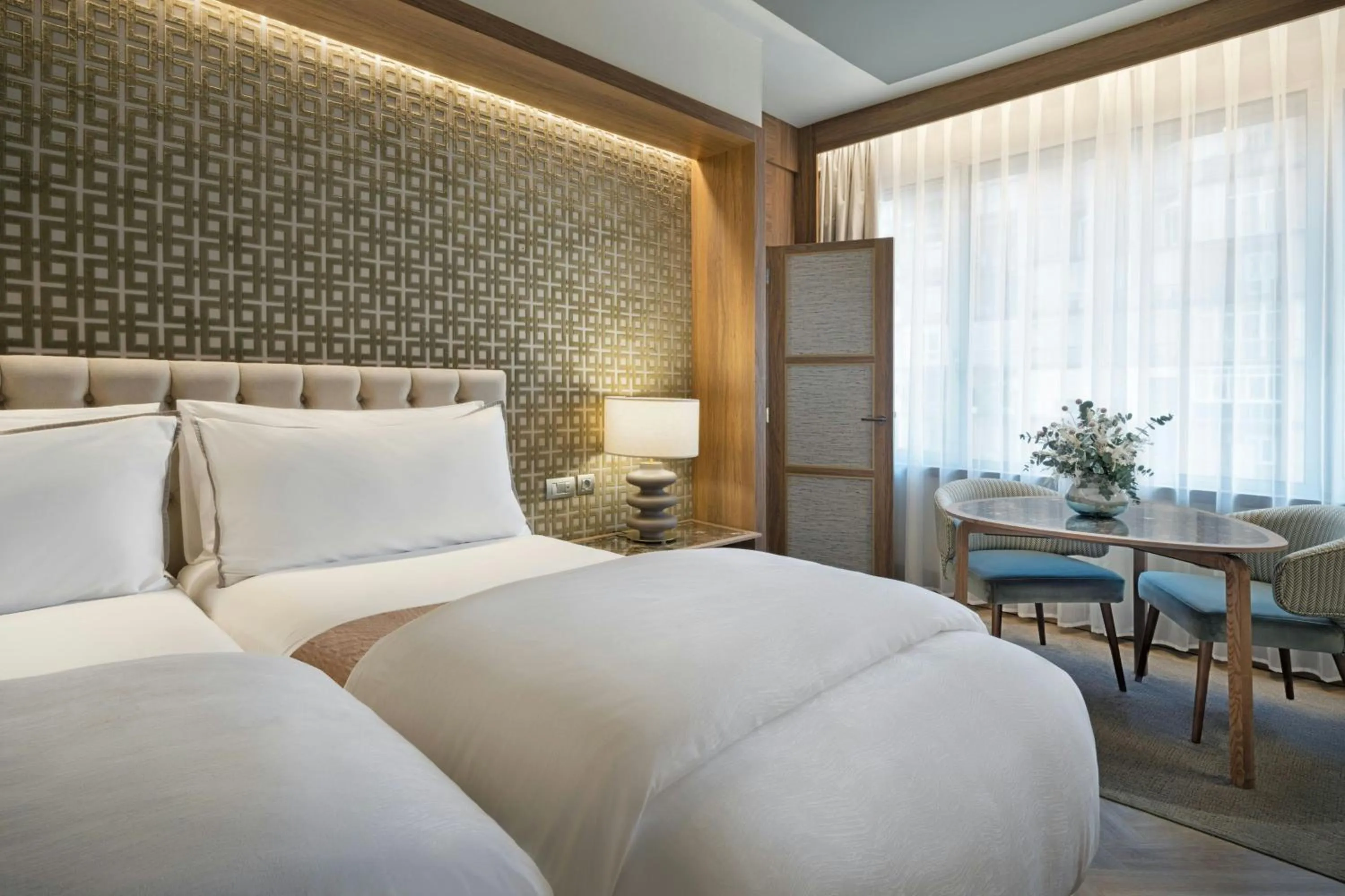 Photo of the whole room, Bed in The Westin Madrid Cuzco