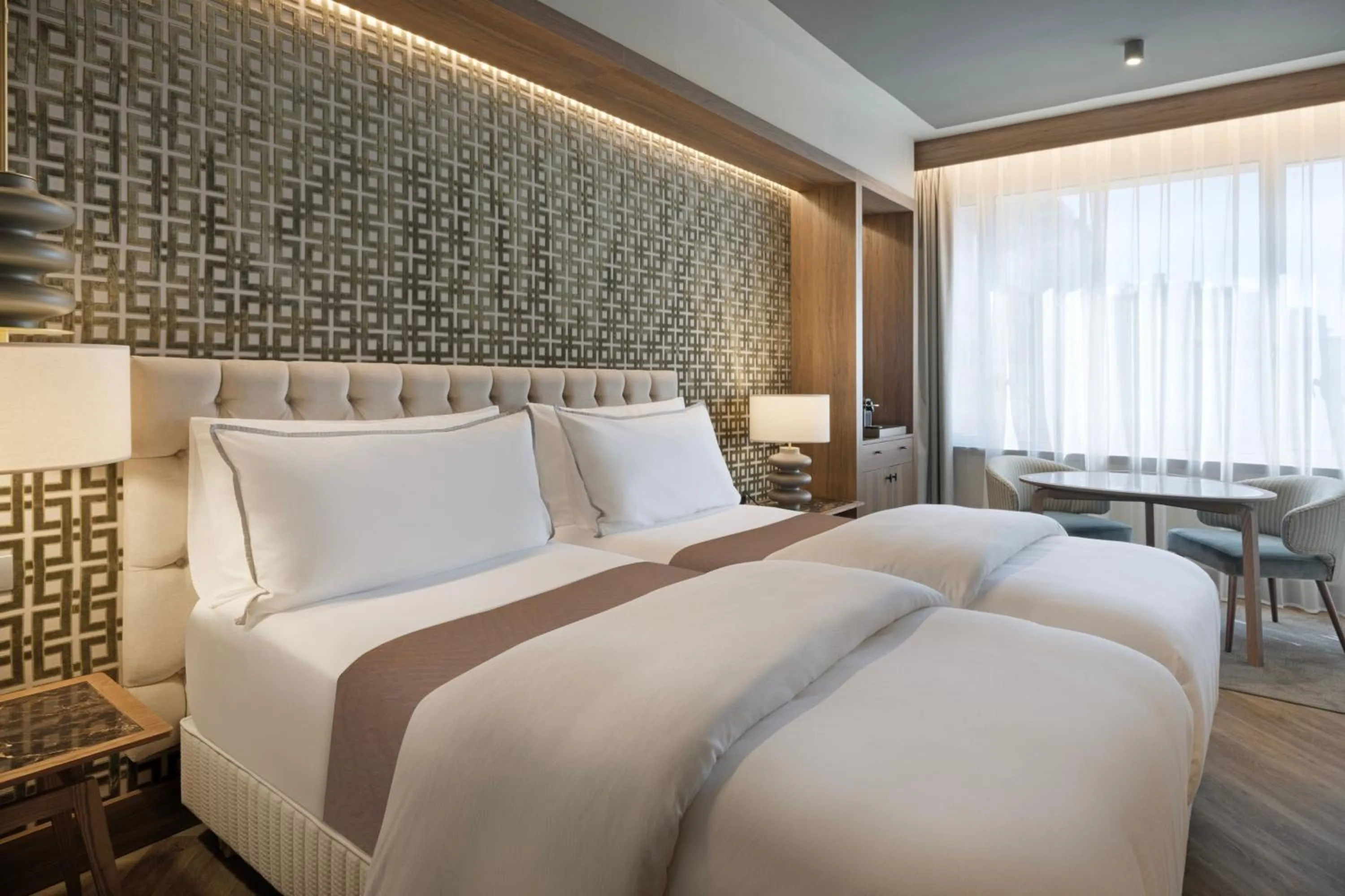 Photo of the whole room, Bed in The Westin Madrid Cuzco