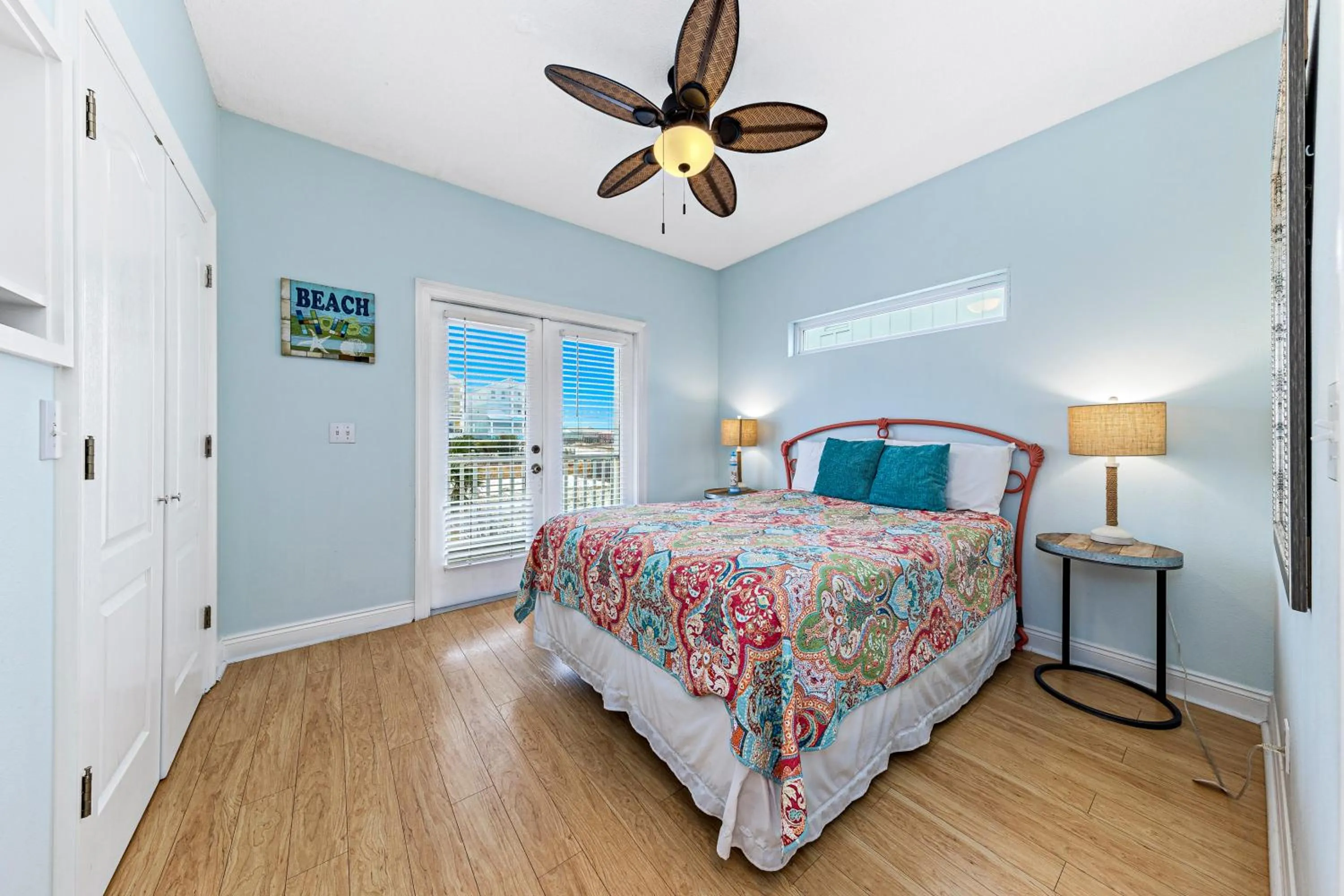 Bedroom, Bed in Turtle's Nest West