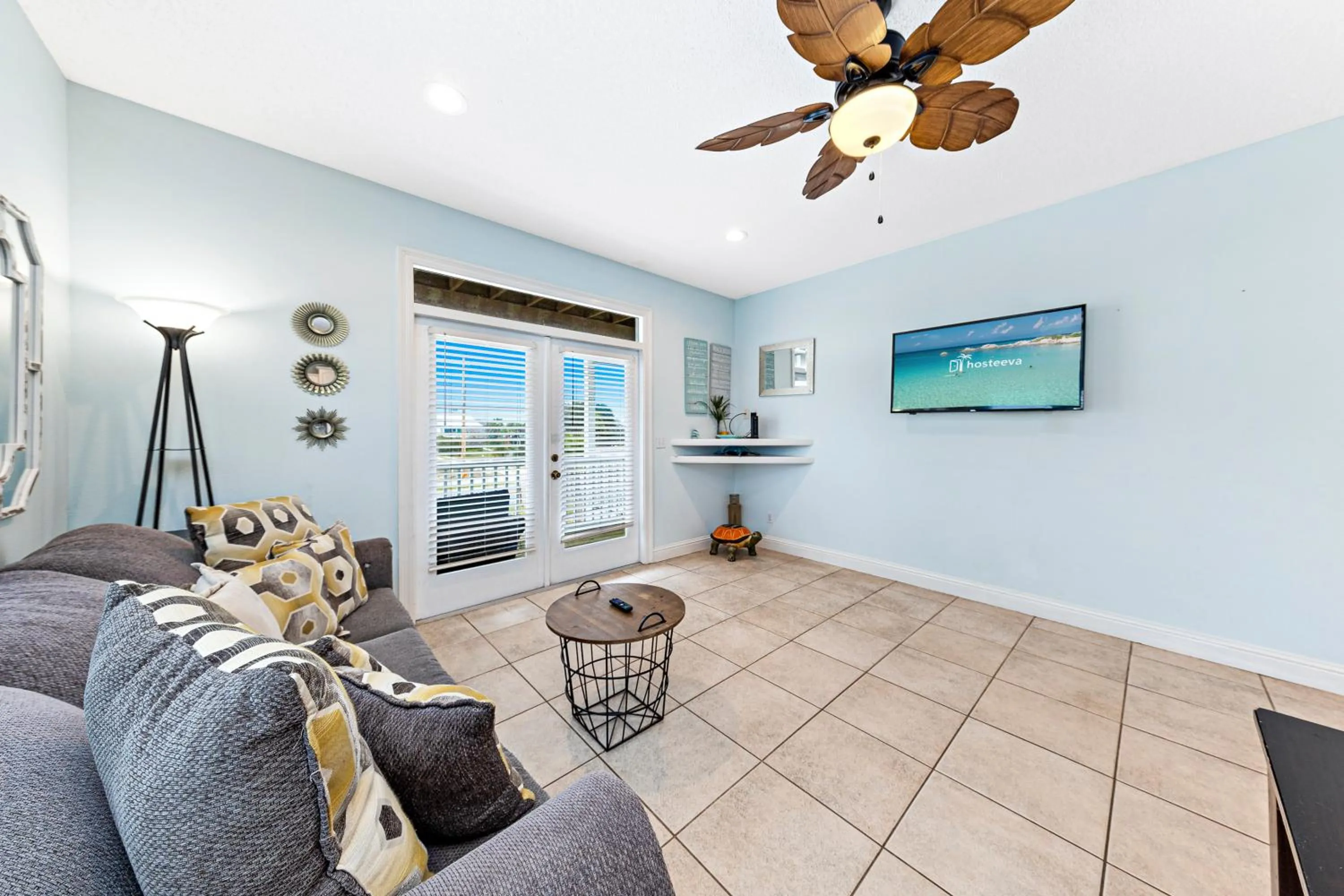 Living room in Turtle's Nest West