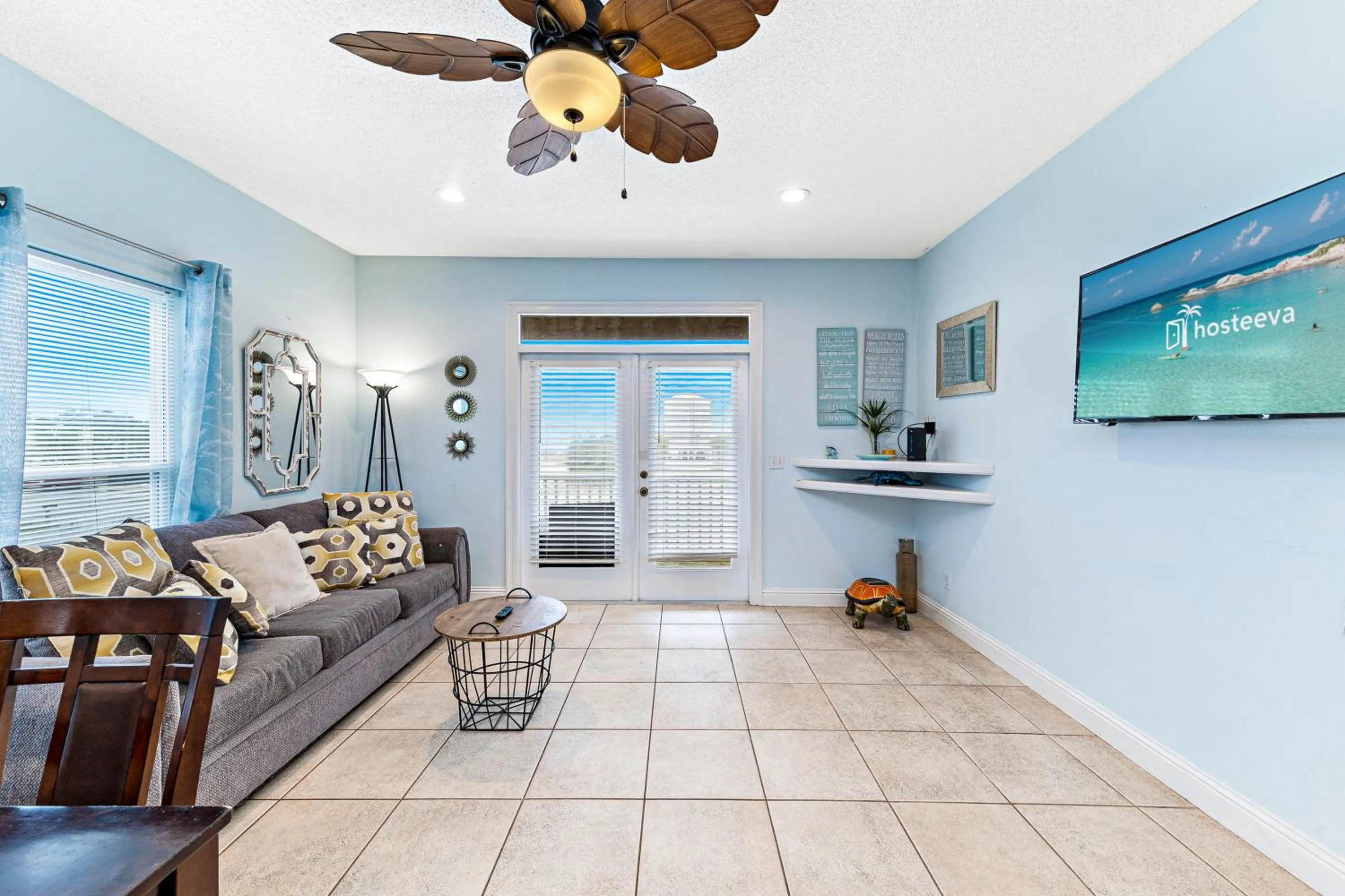 Living room in Turtle's Nest West