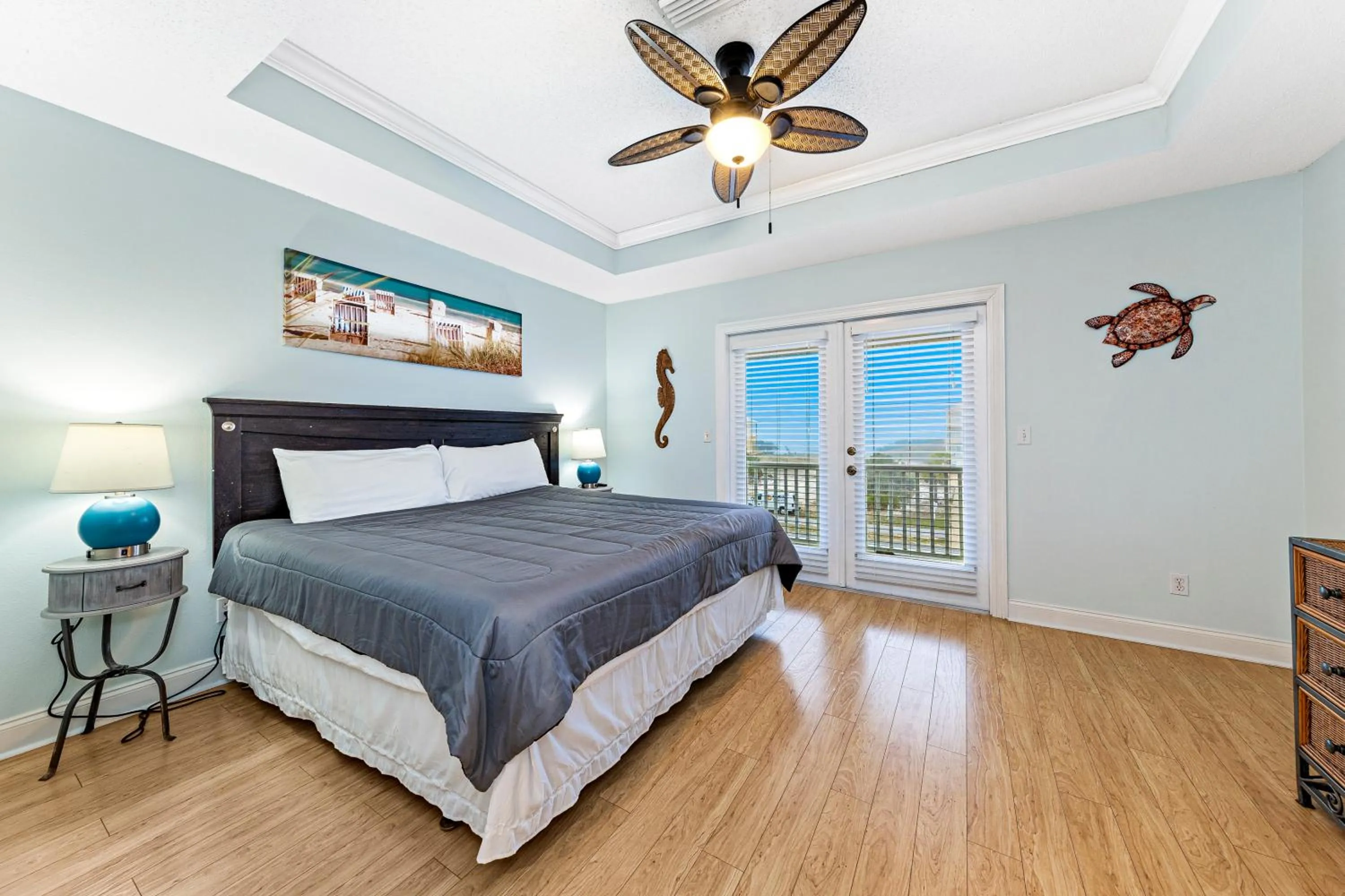 Bedroom, Bed in Turtle's Nest West