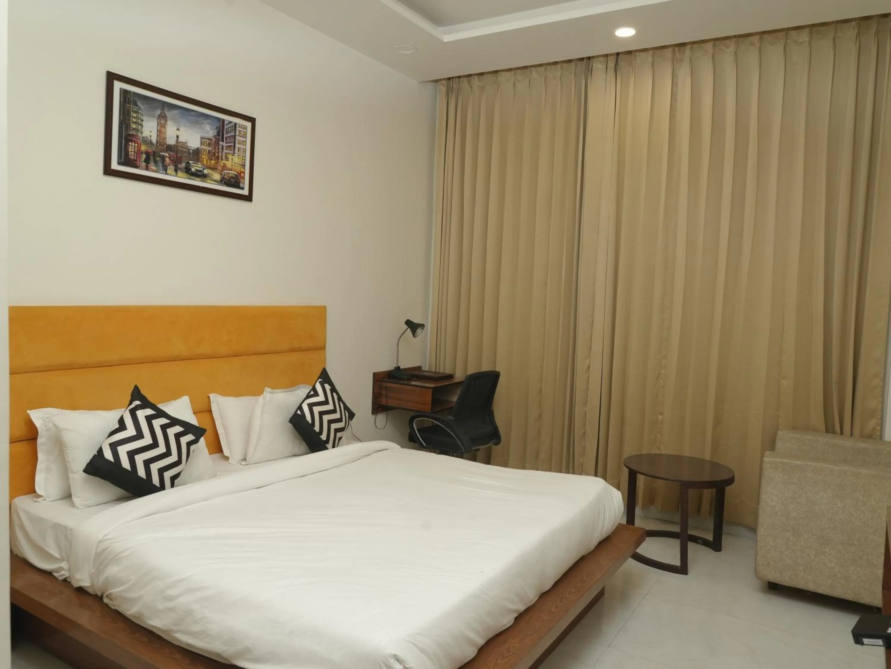 Bedroom in Comfort Hotel Amritsar by Choice Hotels