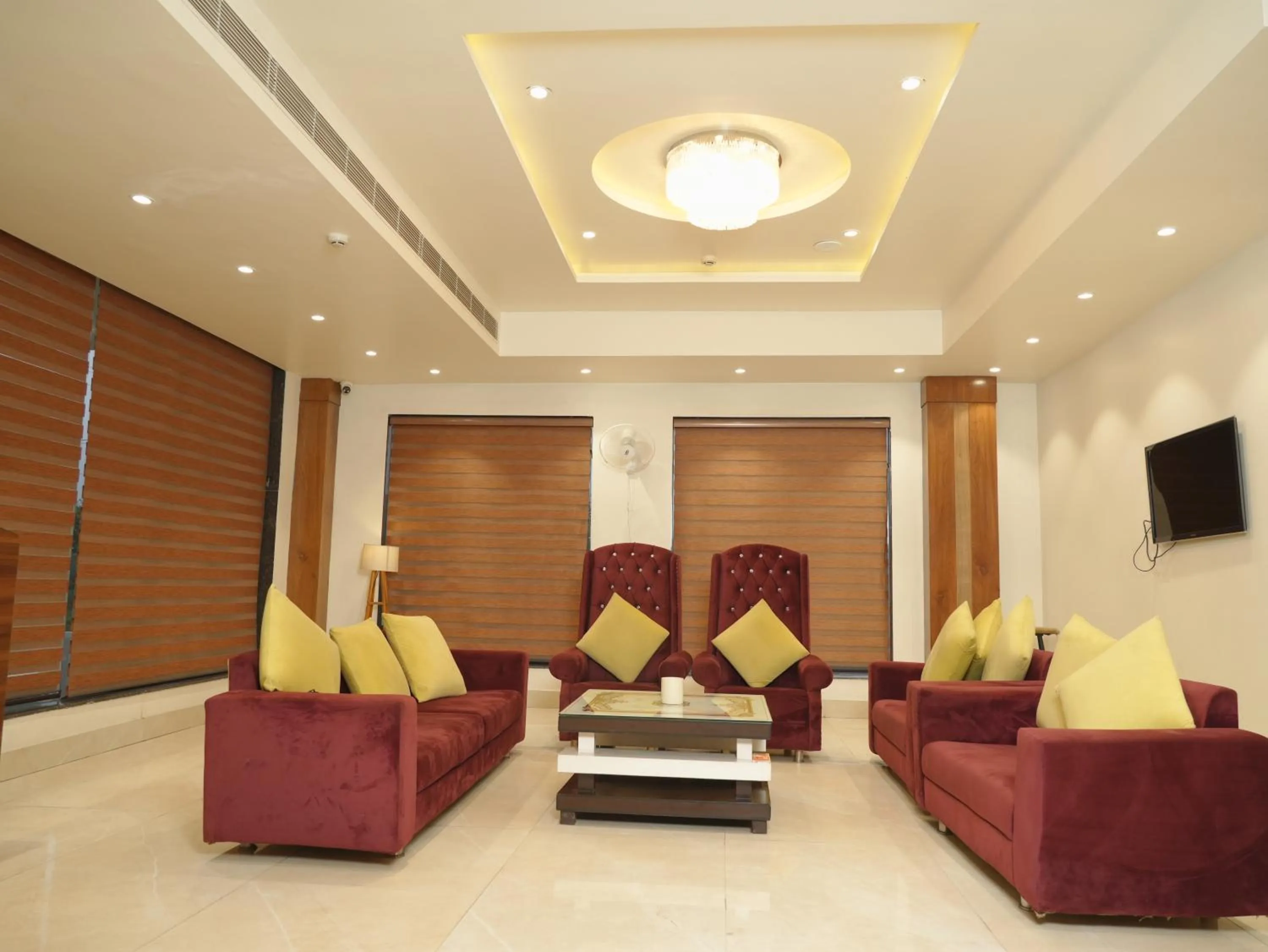 Living room in Comfort Hotel Amritsar by Choice Hotels