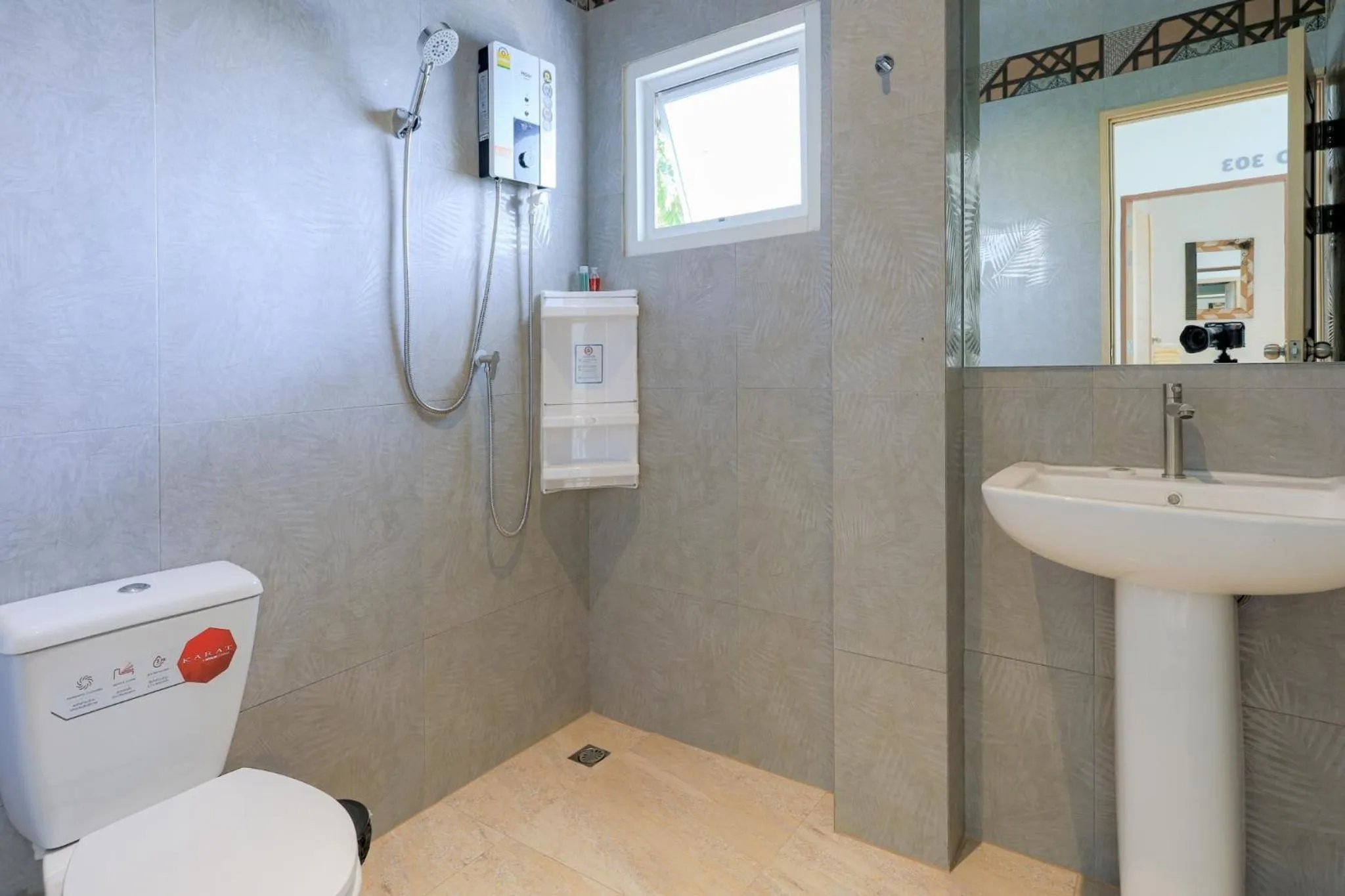 Shower in Marc Hotel Maesai