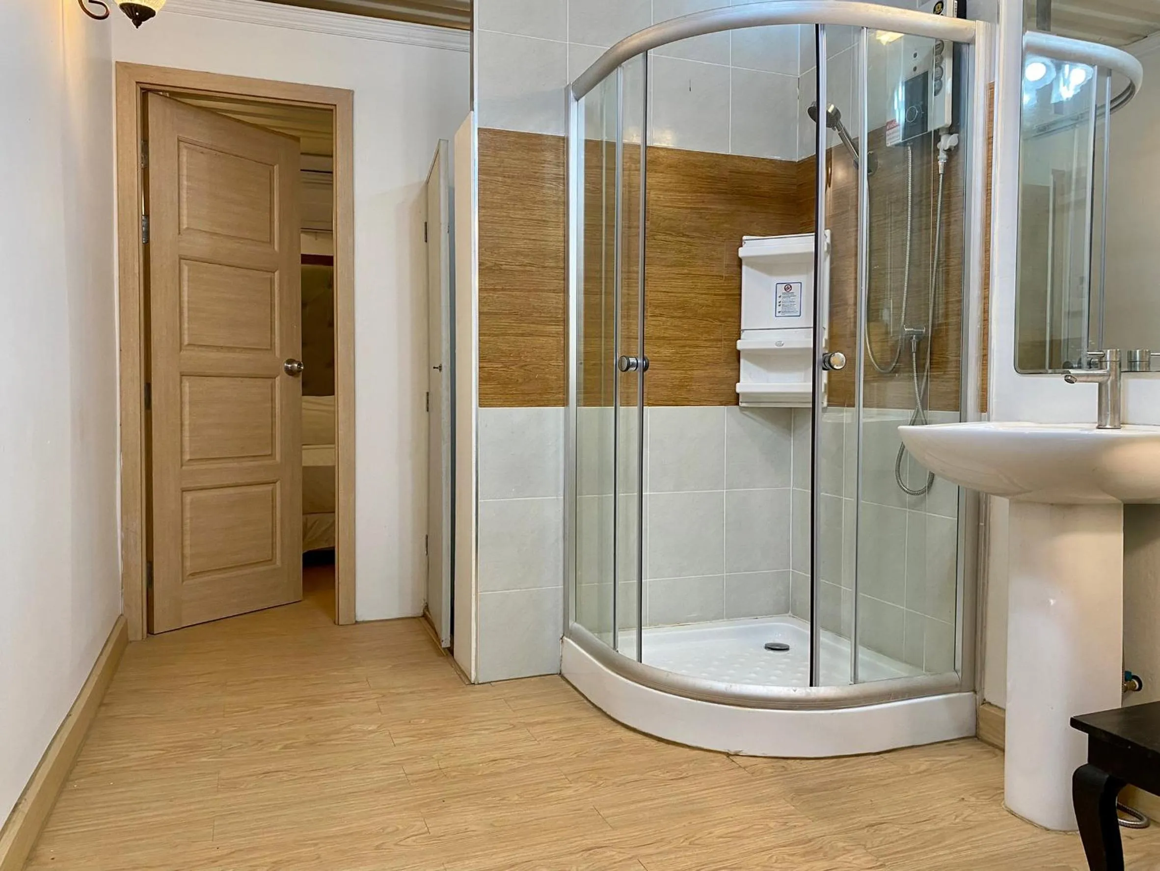 Shower in Marc Hotel Maesai